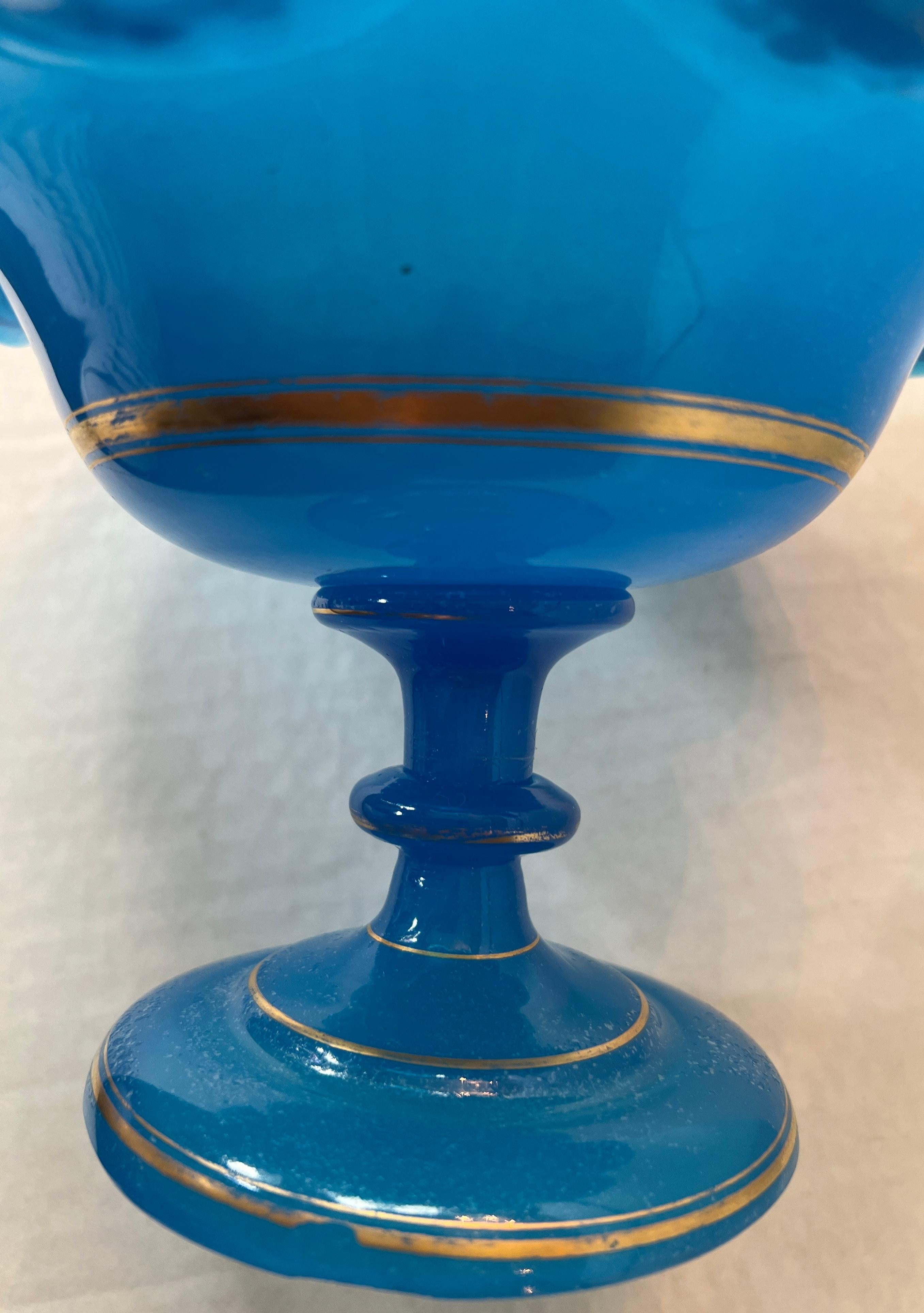 Bol en verre émaillé bleu opalin français ancien du 19ème siècle en vente 1