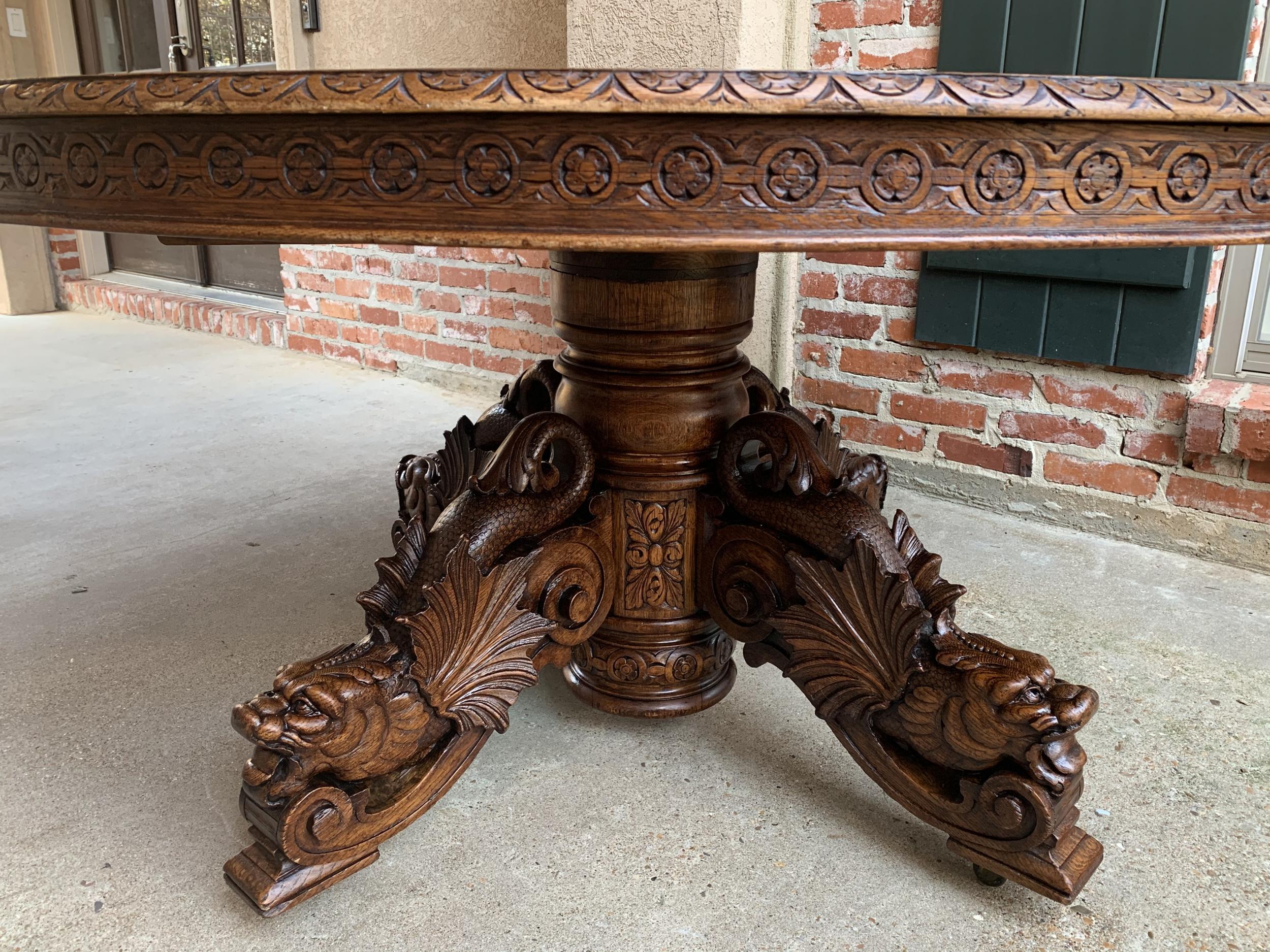 19th Century Antique French Carved Oak Oval Dining Table Renaissance Louis XIV In Good Condition In Shreveport, LA