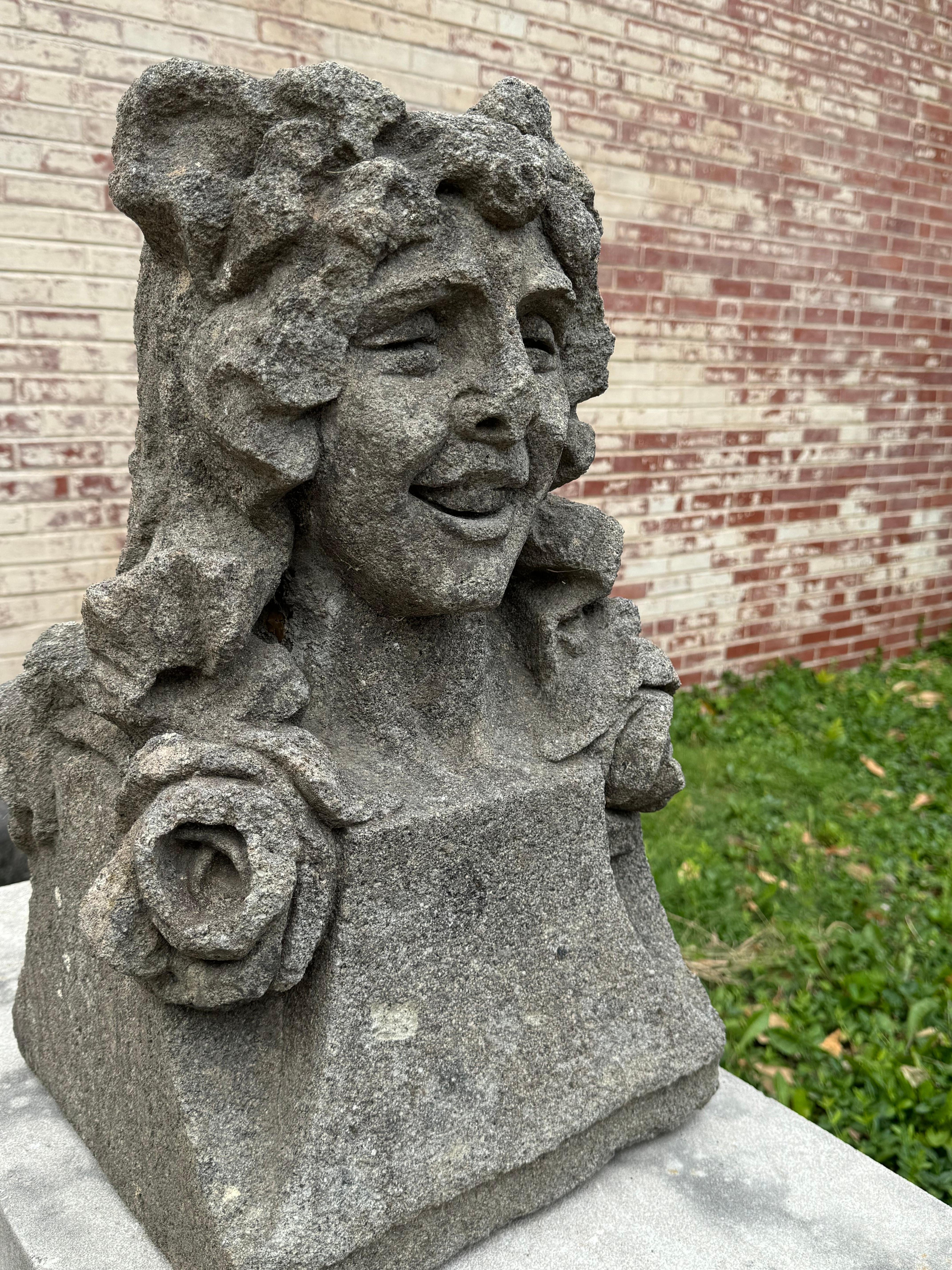 Siglo XIX Antique French Busto femenino tallado en piedra arenisca Escultura de jardín Estatua Francés en venta