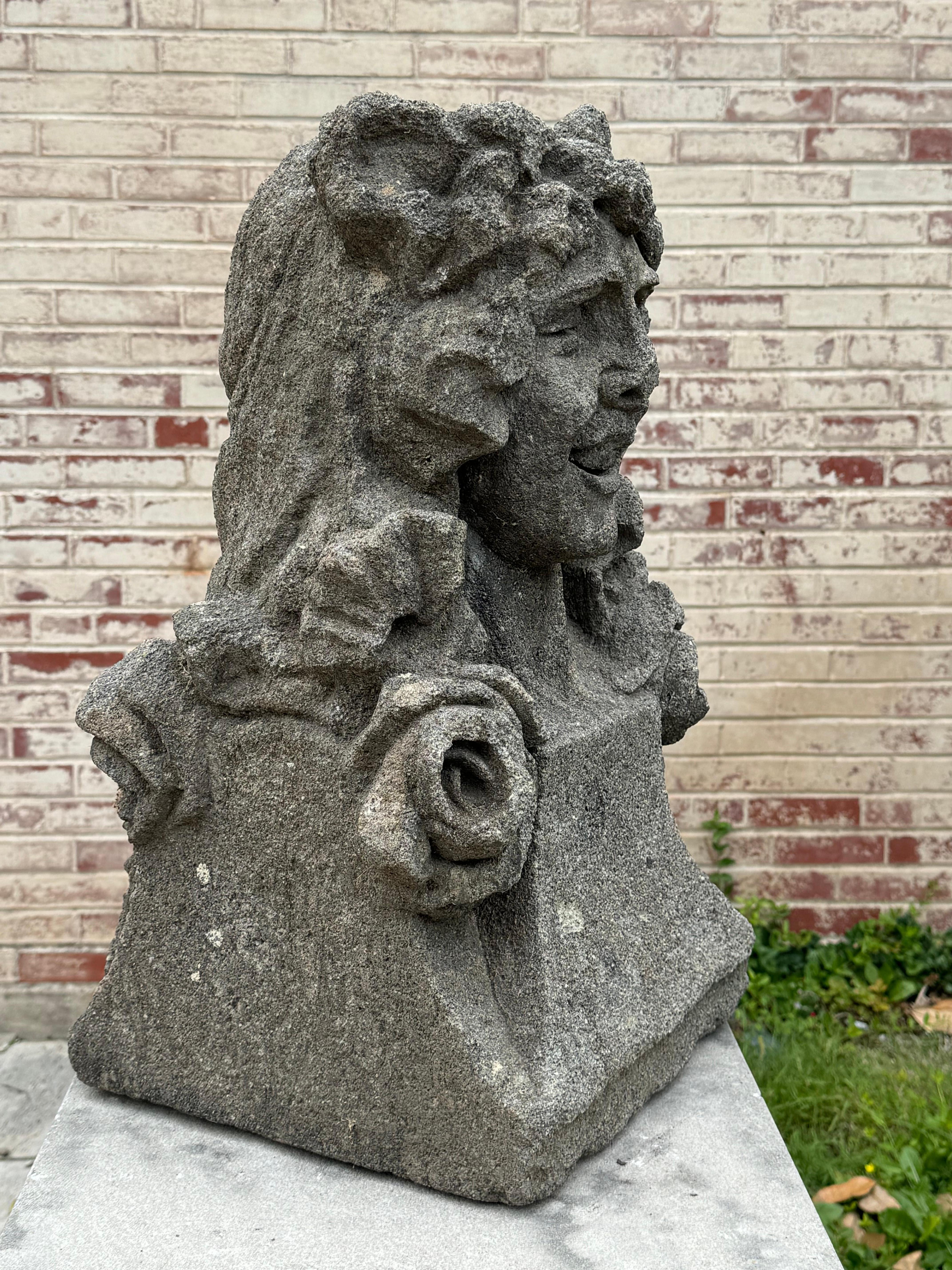 Siglo XIX Antique French Busto femenino tallado en piedra arenisca Escultura de jardín Estatua en Bueno estado para la venta en St. Louis, MO