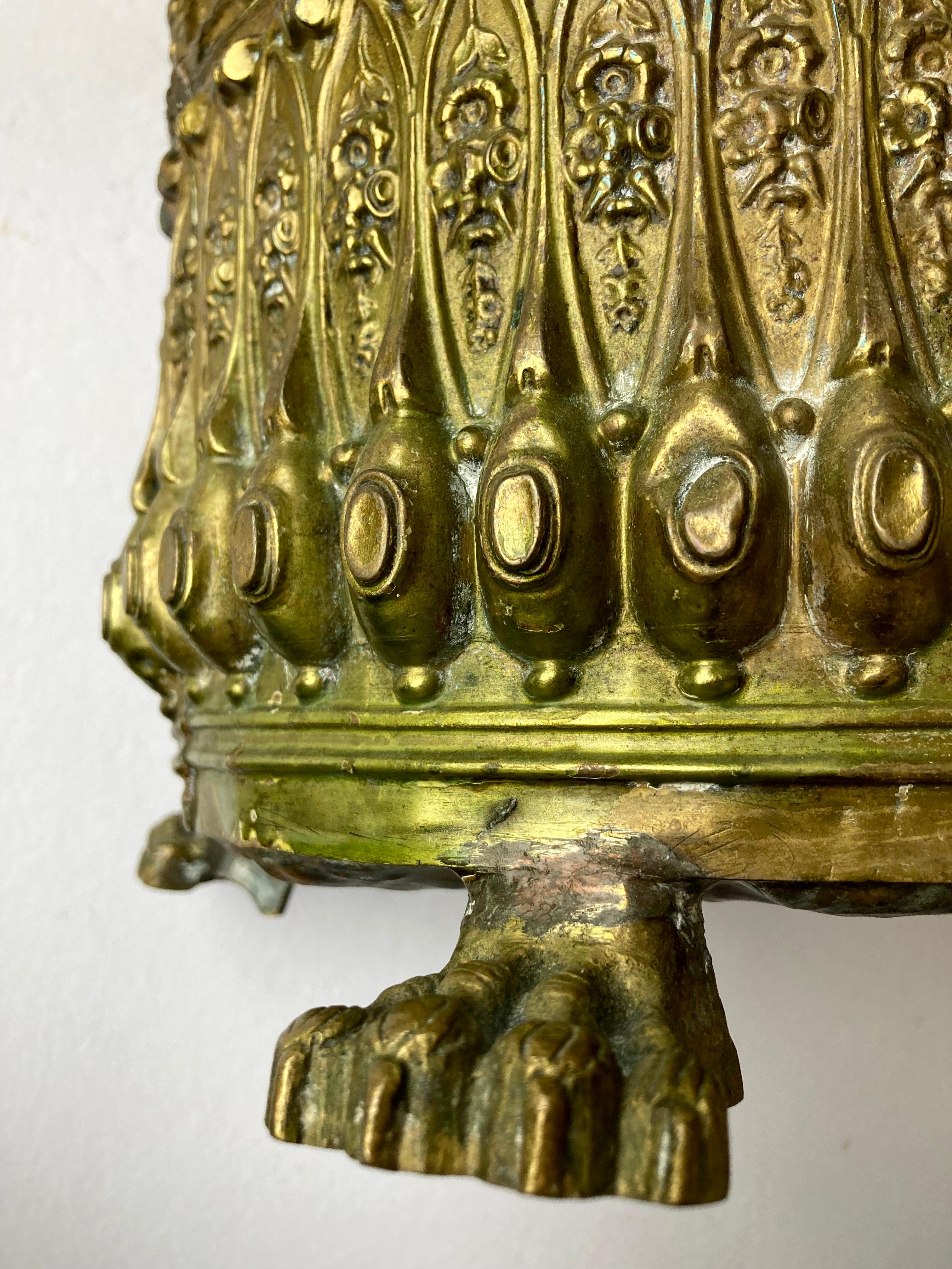 Antico scudo per carbone francese del XIX secolo in ottone repsoto con maniglia e zampe in vendita 8