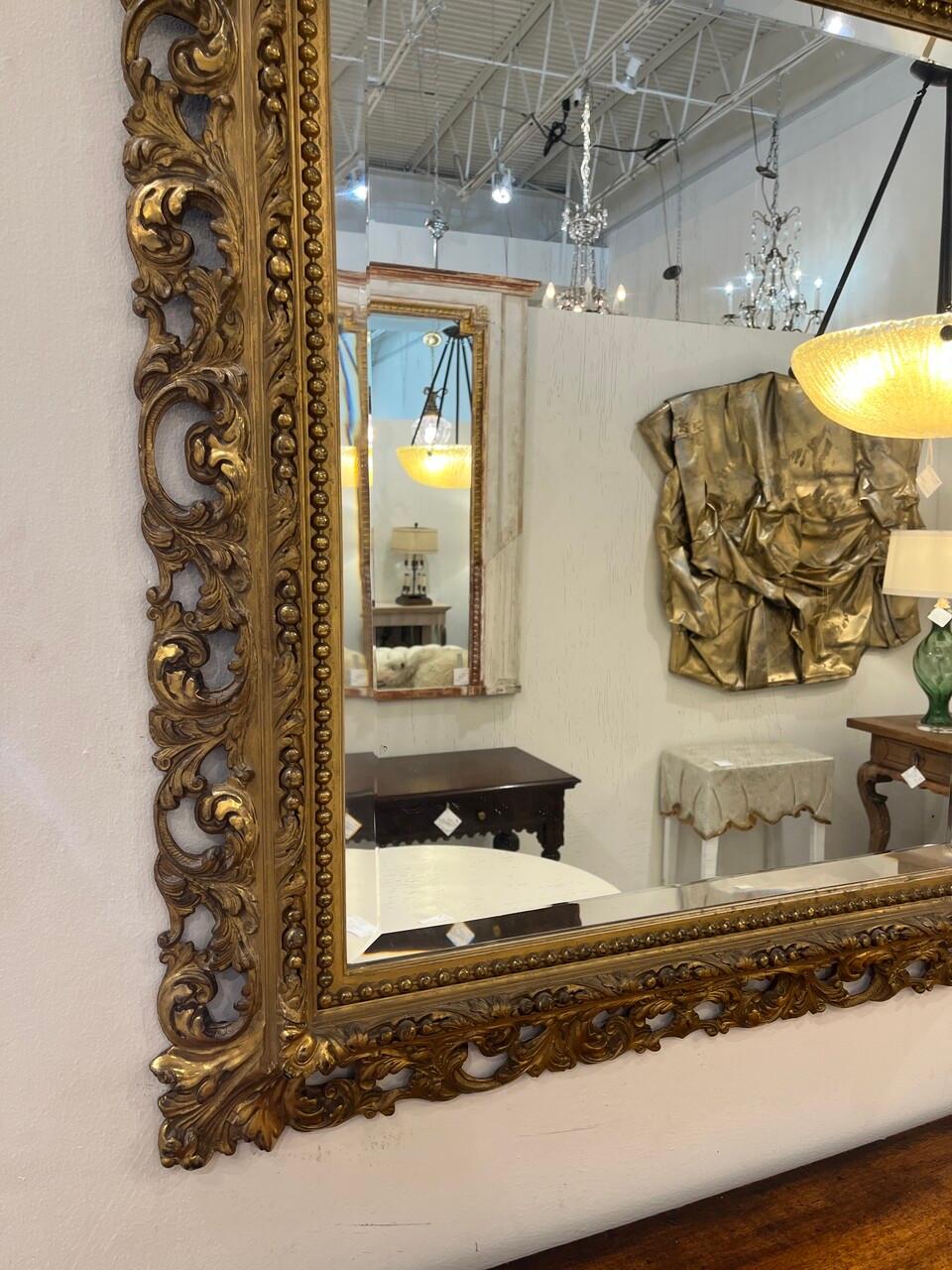 Sculpté 19ème siècle Antique French Gold Gilt Mirror en vente