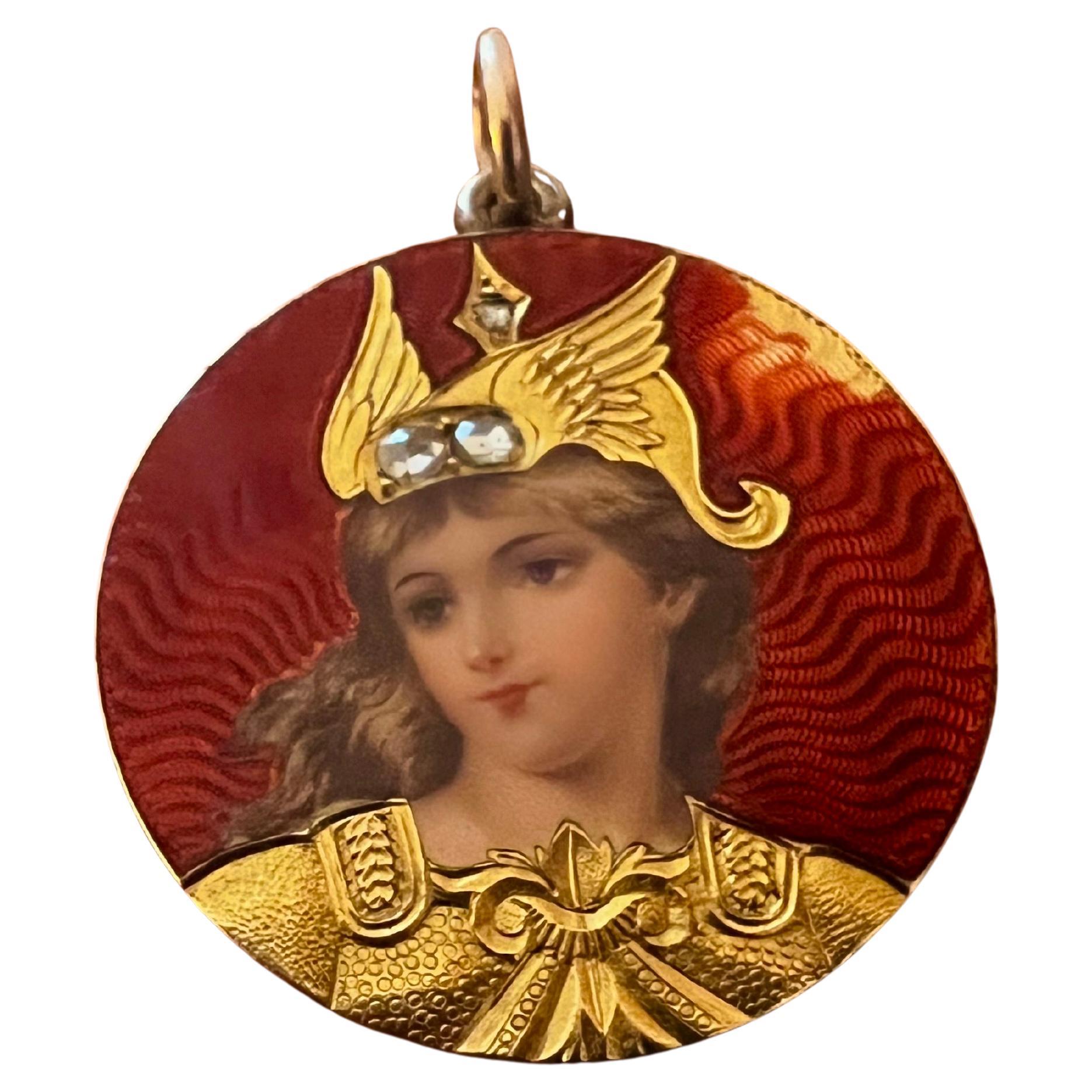 Pendentif Joan of Arc ancien en or jaune 18 carats, émail guilloché et diamants taille rose en vente