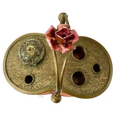 Calamaio francese antico del XIX secolo in ottone dorato e porcellana