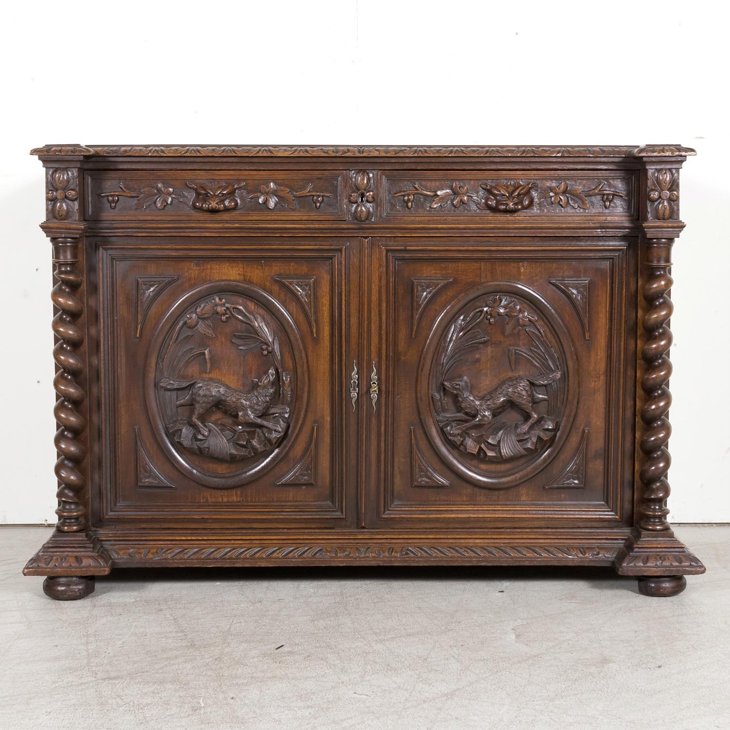 Hand-Carved 19th Century Antique French Louis XIII Style Carved Oak Hunting Buffet de Chasse
