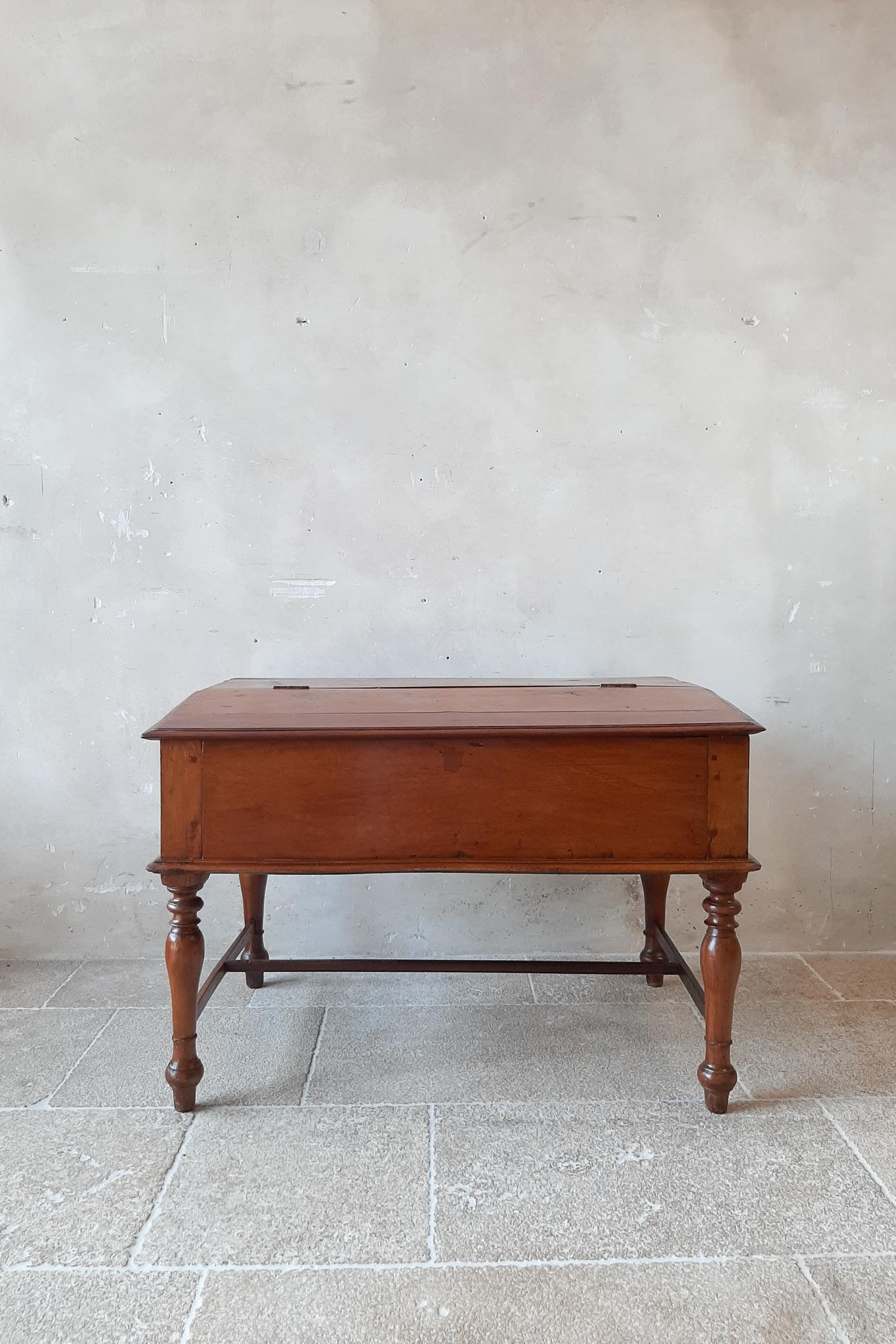 19th Century Antique French Mahogany Wooden Childrens Lift Top Writing Desk In Good Condition For Sale In Baambrugge, NL