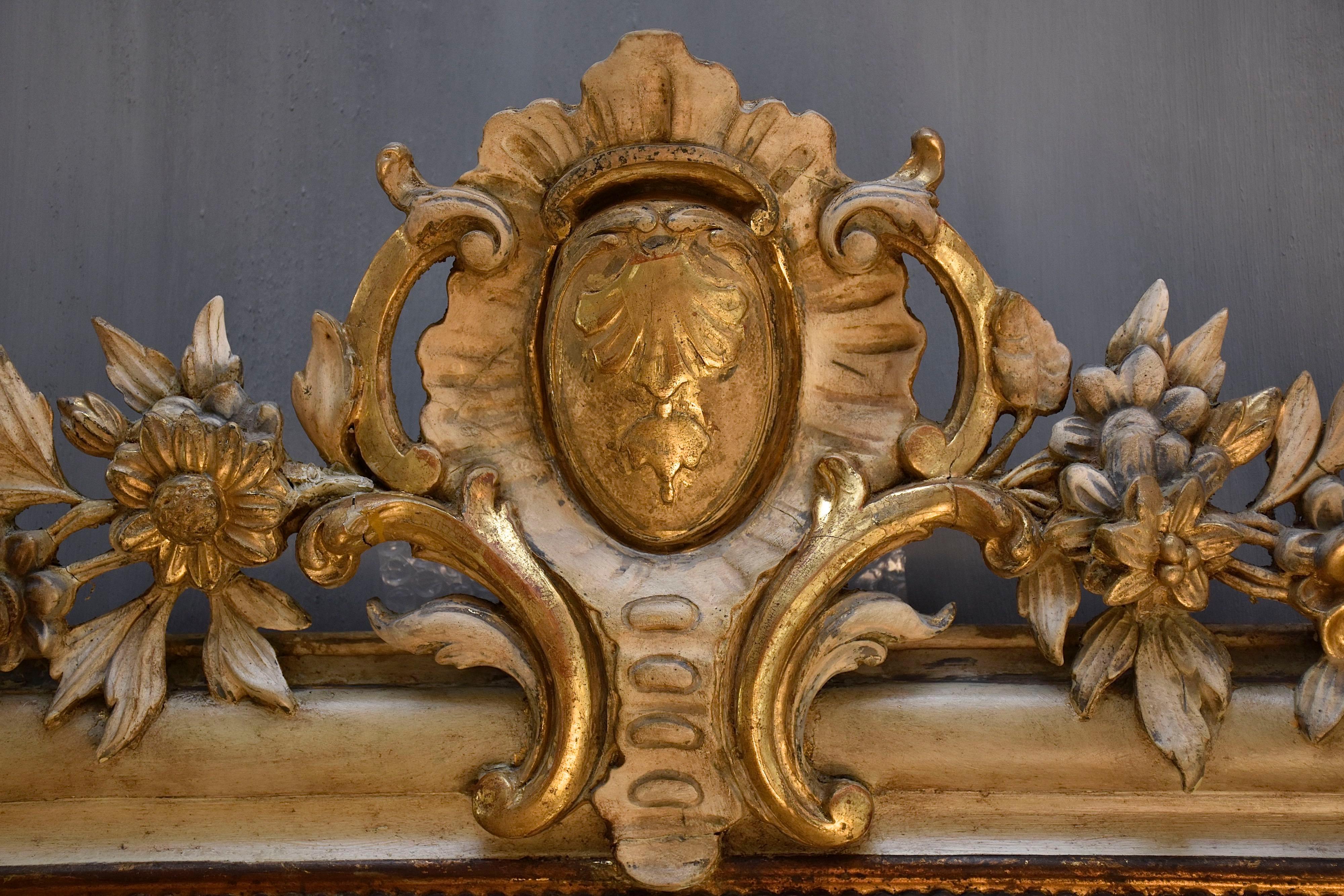 Miroir français ancien du 19ème siècle avec une crête en vente 3