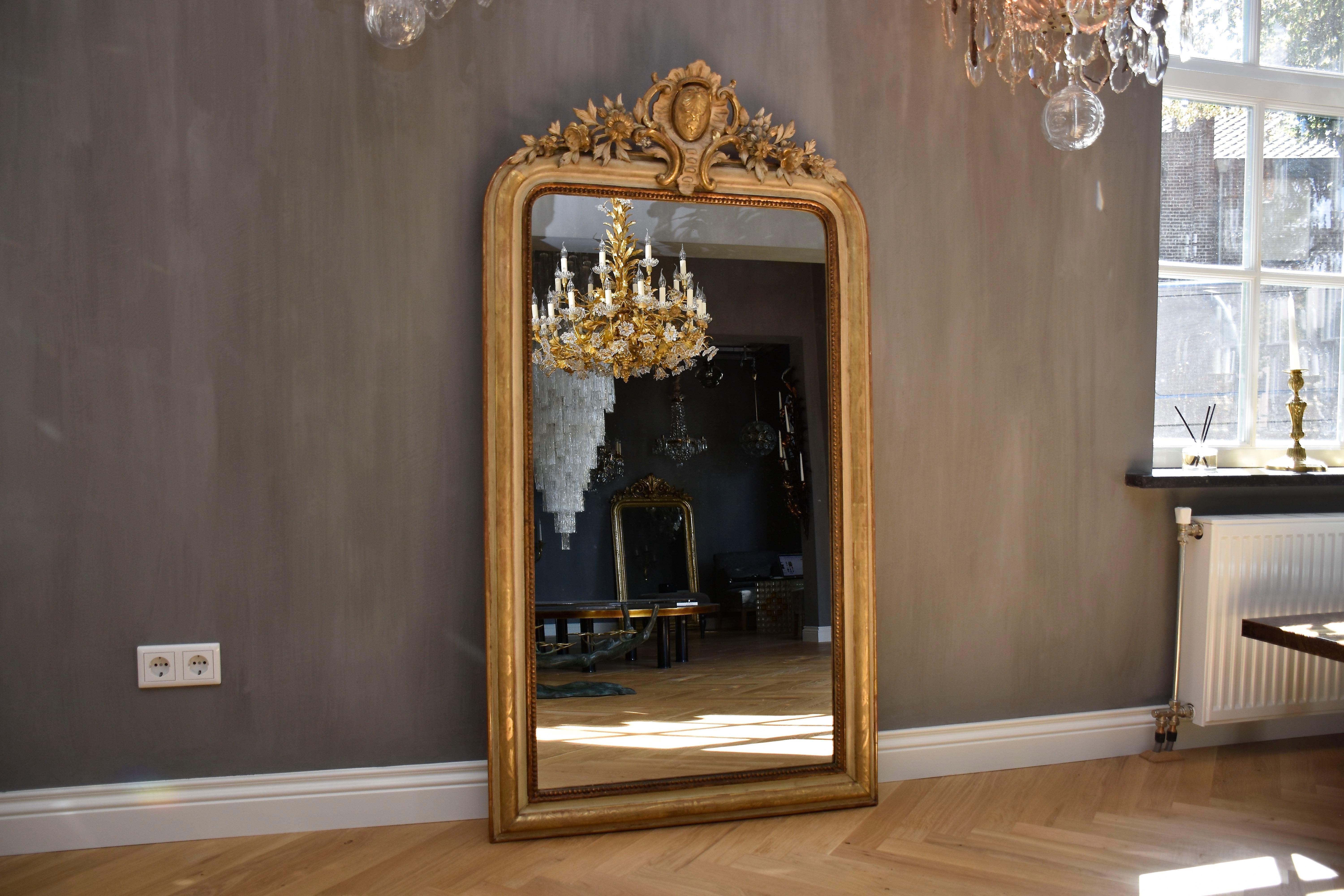 Miroir français ancien du 19ème siècle avec une crête Bon état - En vente à SON EN BREUGEL, NL