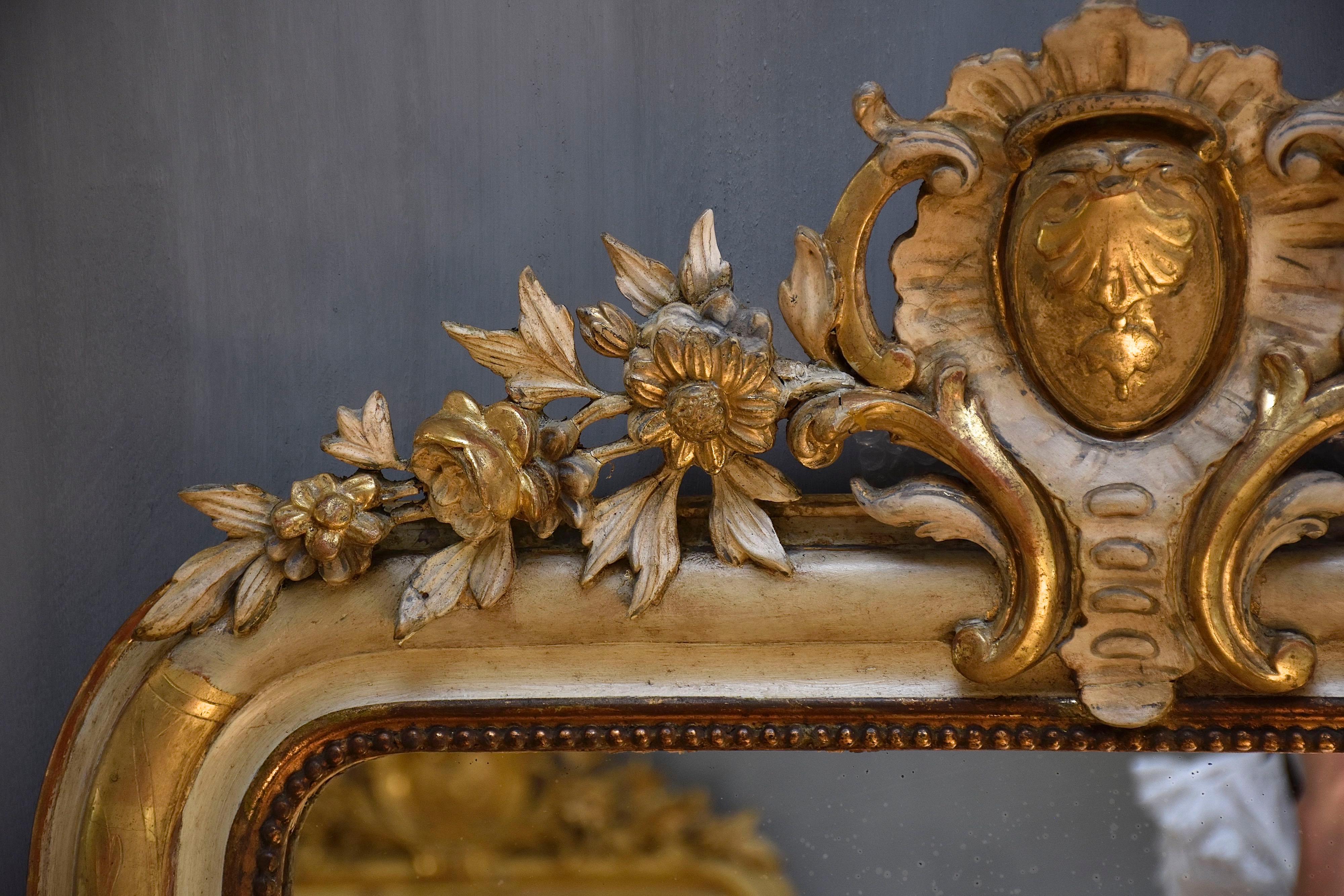 Feuille d'or Miroir français ancien du 19ème siècle avec une crête en vente