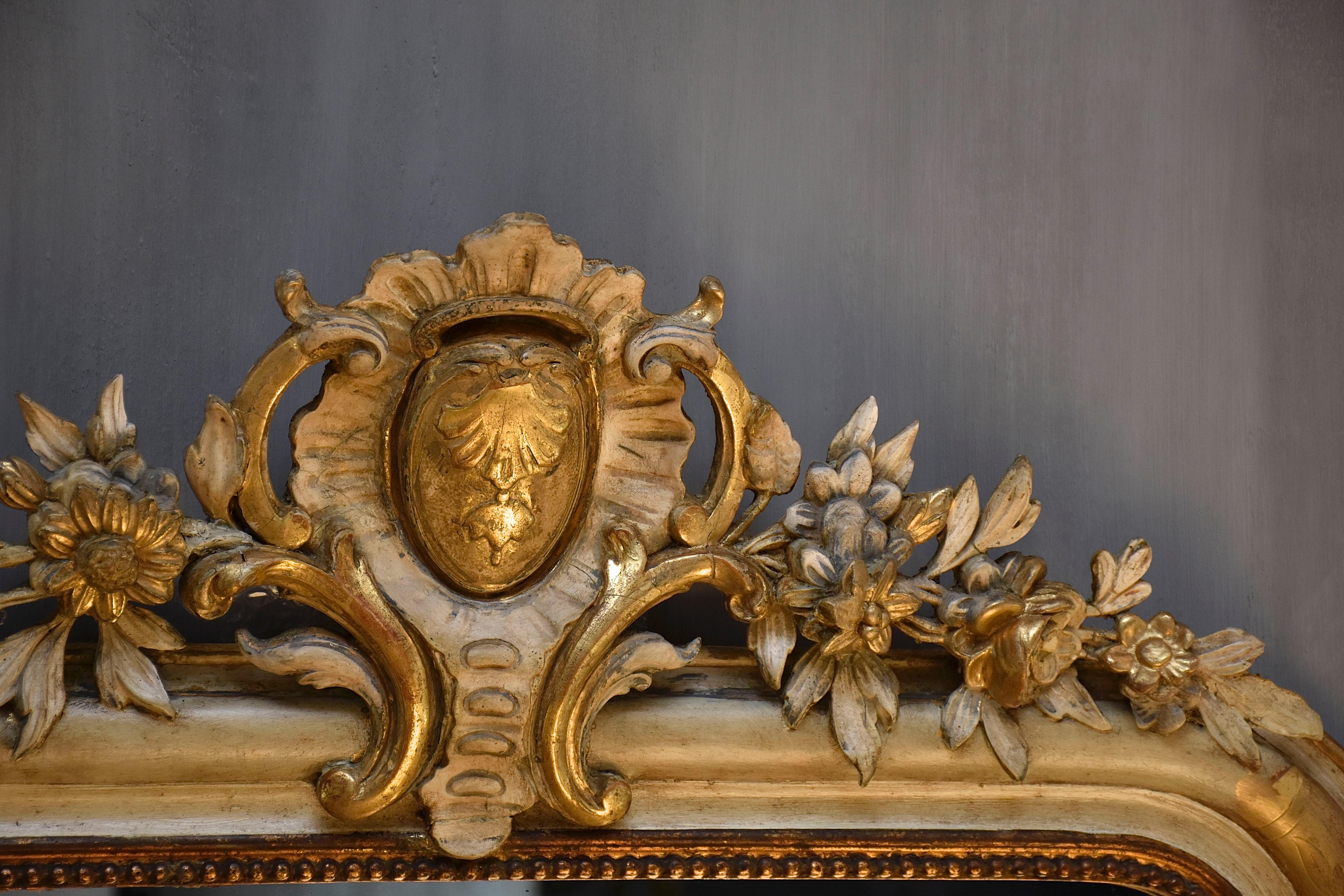 Miroir français ancien du 19ème siècle avec une crête en vente 1
