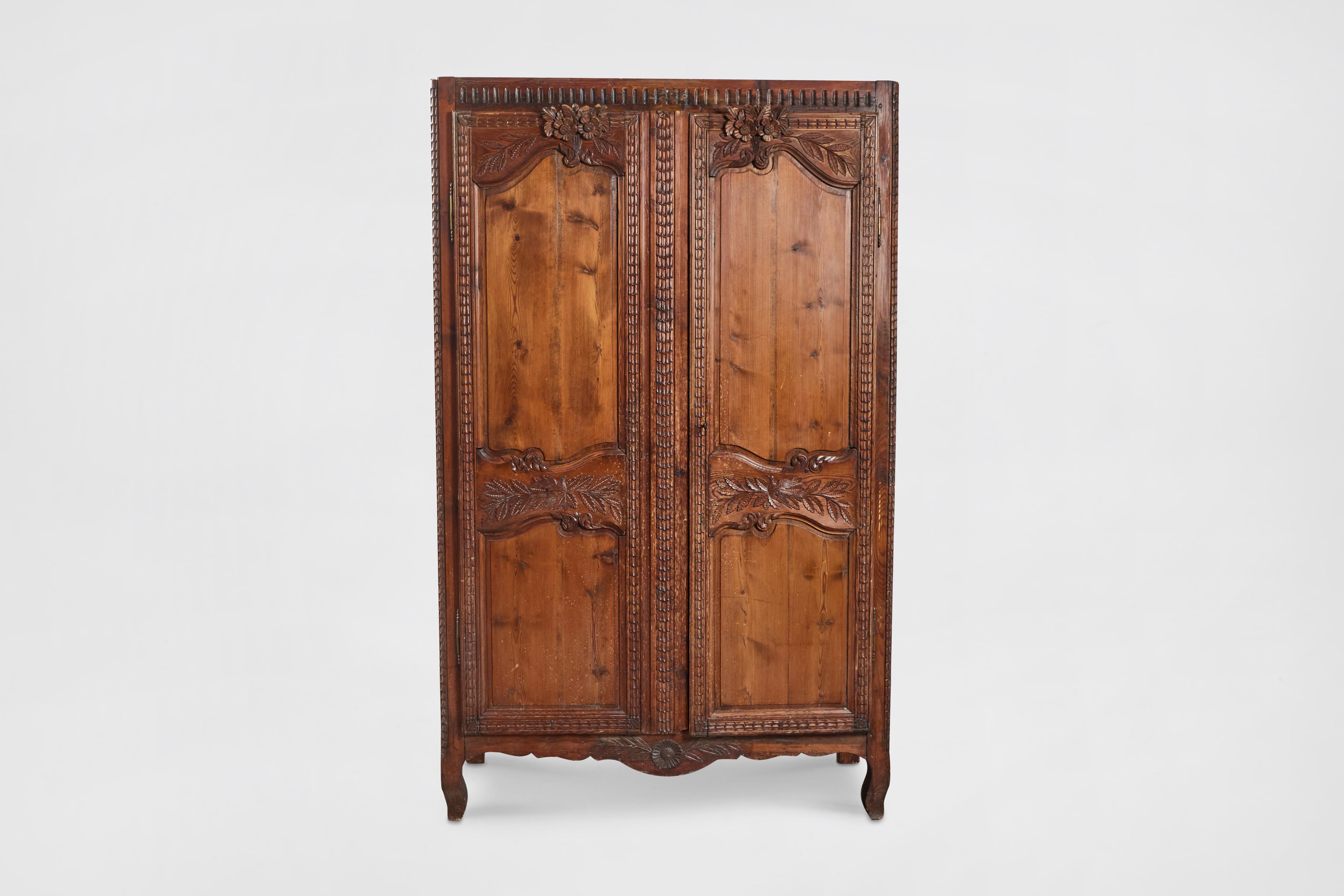 19th Century antique French provincial carved oak armoire, with flora and fauna carvings on the doors and intricate border carvings. One interior shelf.
Provenance: Pierre Deux.