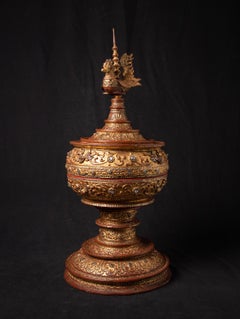 XIX secolo Antico vaso d'offerta birmano dorato proveniente dalla Birmania