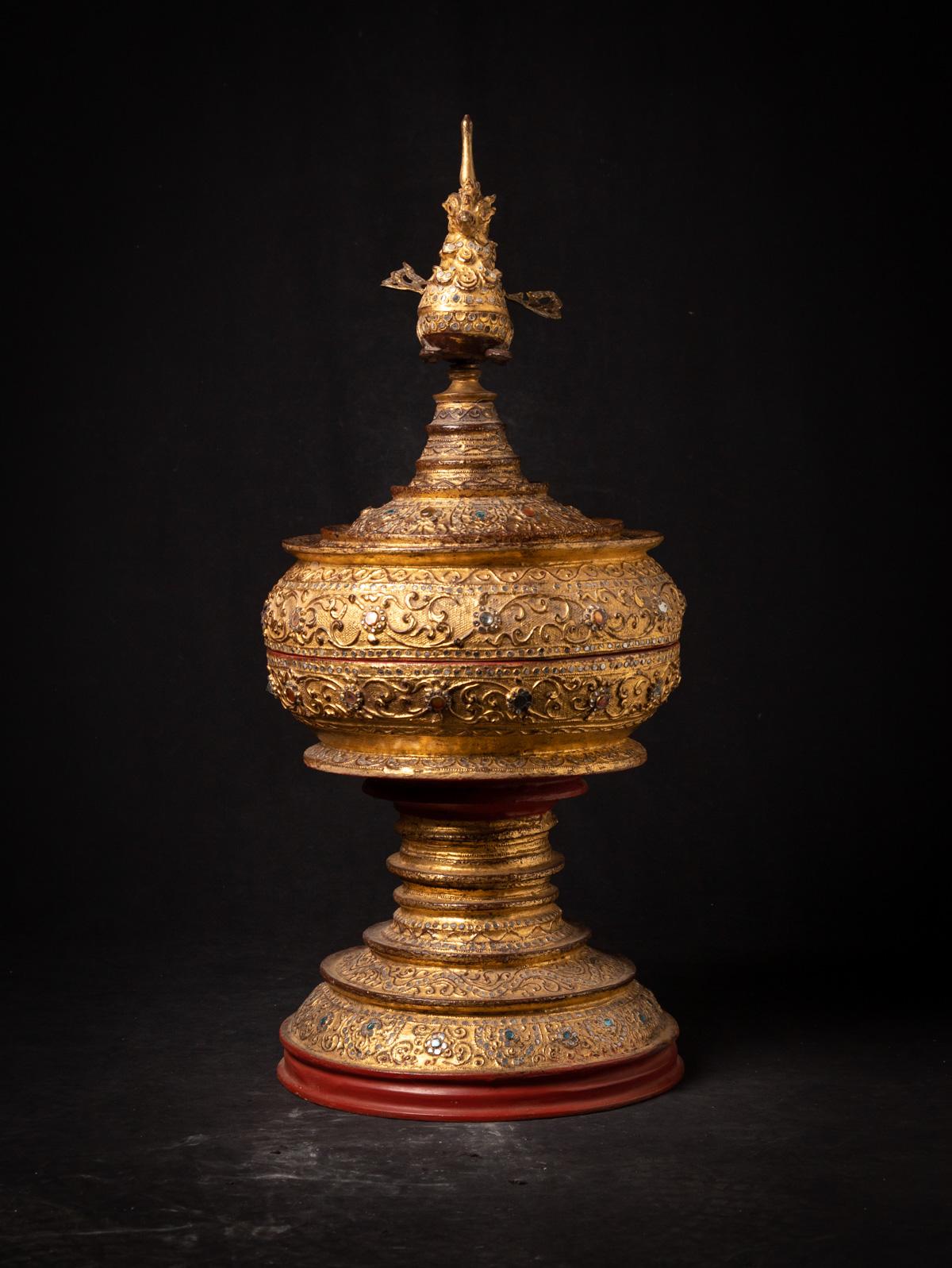 19ème siècle Vase à offrandes birman ancien et doré de Birmanie Bon état - En vente à DEVENTER, NL