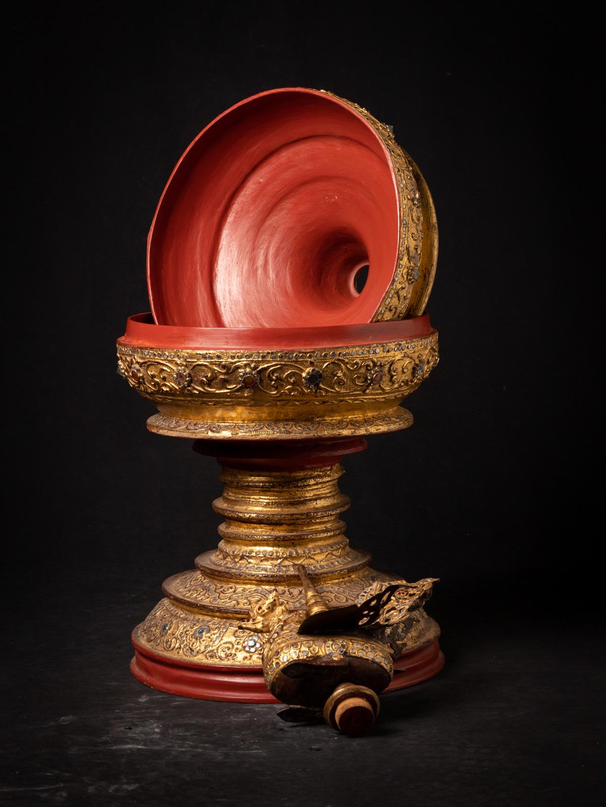 19ème siècle Vase à offrandes birman ancien et doré de Birmanie en vente 1