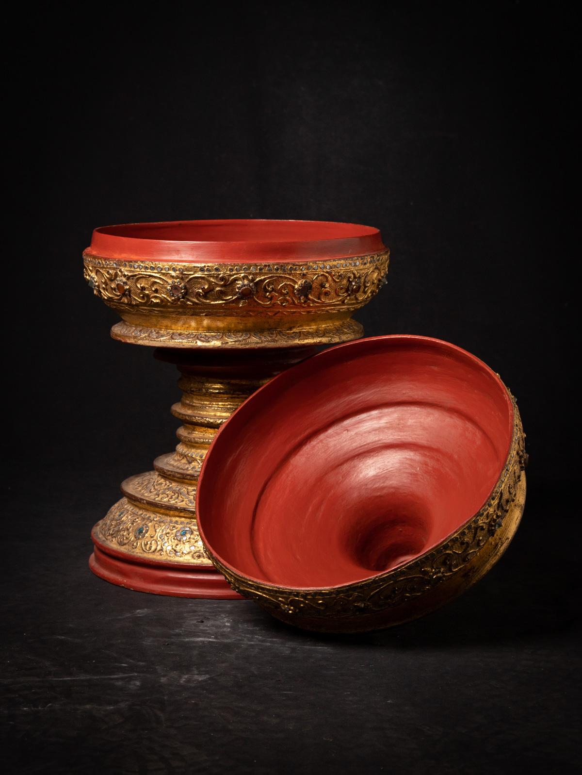 19ème siècle Vase à offrandes birman ancien et doré de Birmanie en vente 2