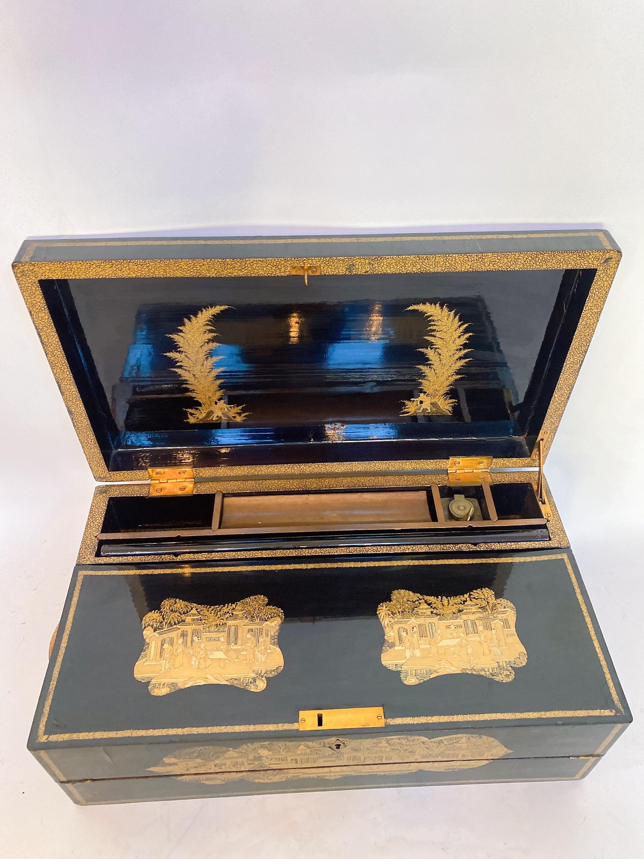 19th Century Antique 18.25'' Large Gilt Lacquer Chinese Writing Box For Sale 10