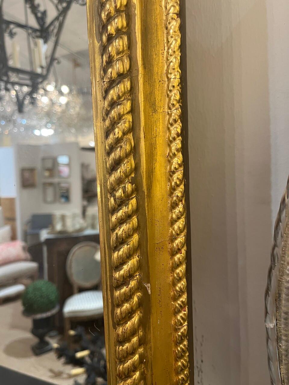 Espejo antiguo de madera dorada del siglo XIX en venta 2