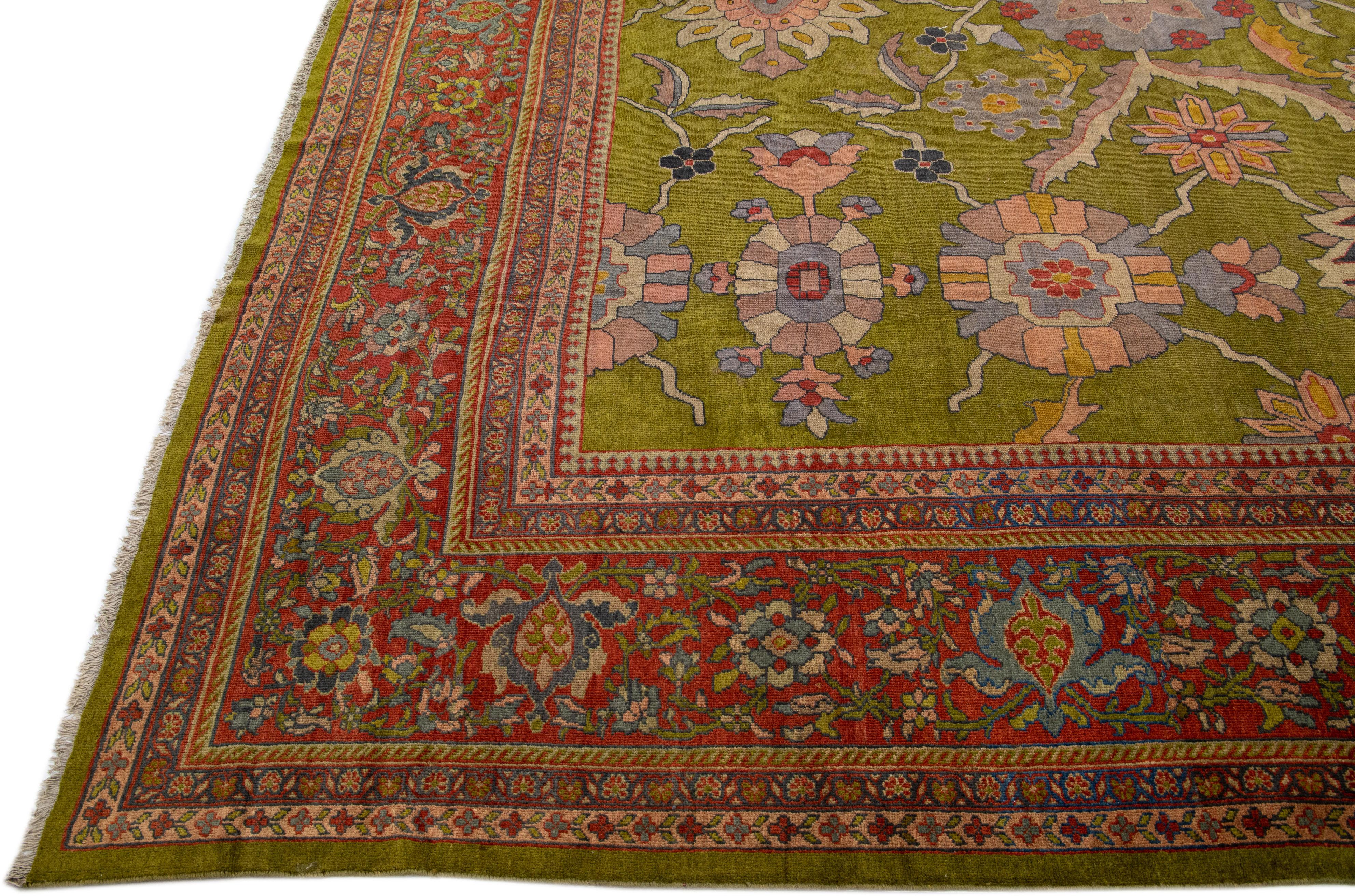 Antiker grüner persischer Mahal-Wollteppich mit Blumenmuster aus dem 19. Jahrhundert (Persisch) im Angebot