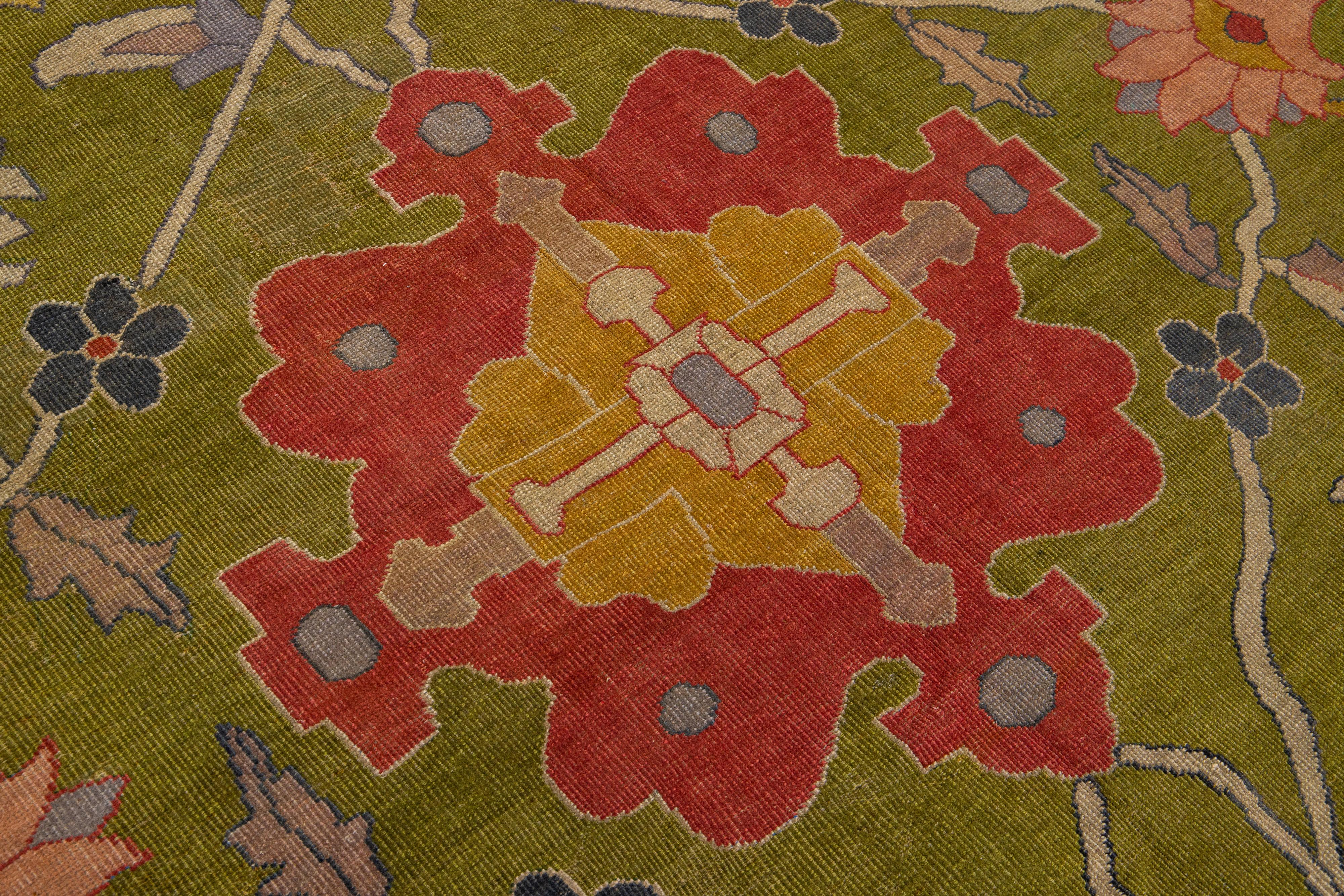 Antiker grüner persischer Mahal-Wollteppich mit Blumenmuster aus dem 19. Jahrhundert im Angebot 1