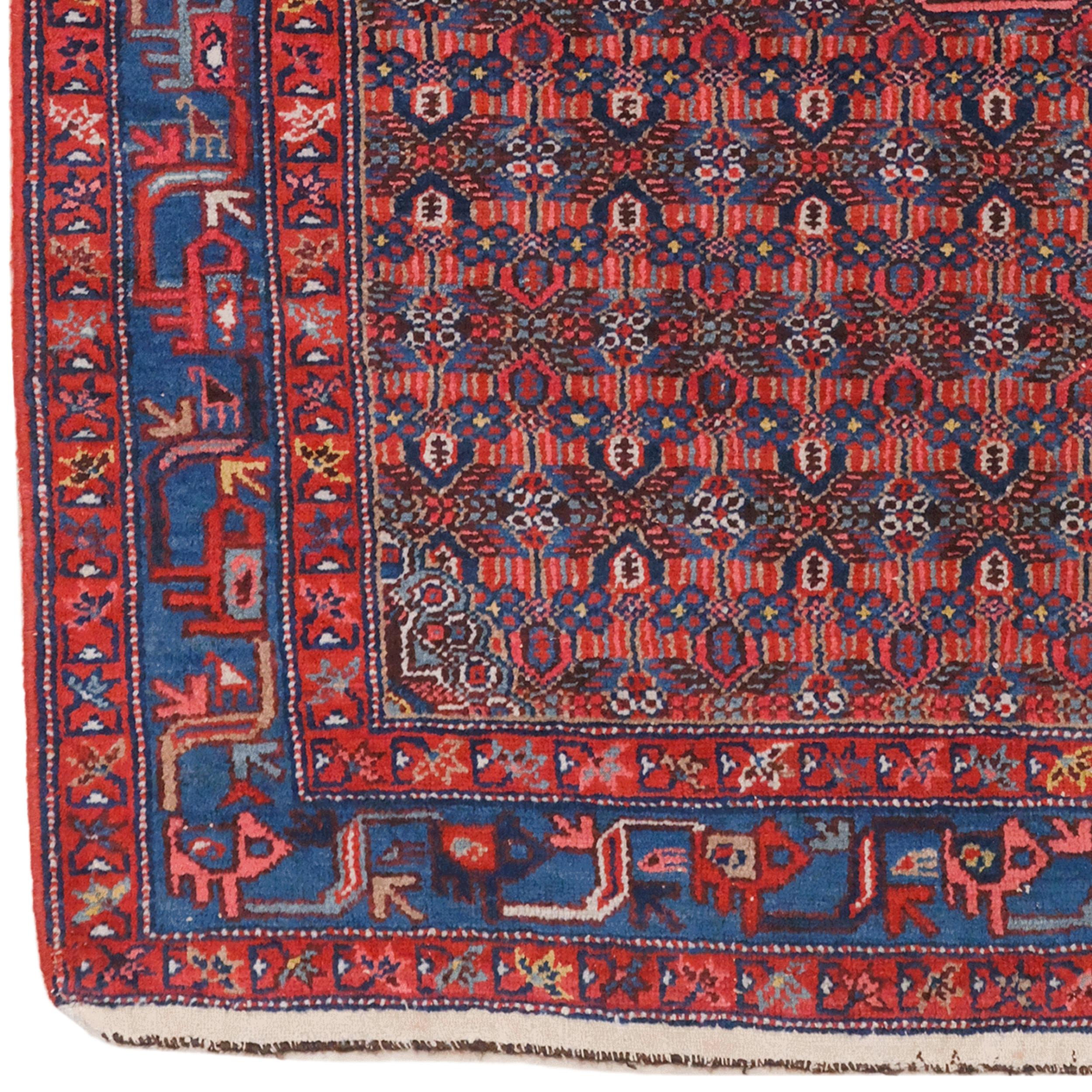 Dieser beeindruckende Teppich wurde im 19. Jahrhundert in Hamadan, einem der traditionsreichsten Zentren der iranischen Weberei, mit traditionellen Techniken hergestellt und ist mit seinem eleganten und ausgewogenen Muster, das von einer Mischung