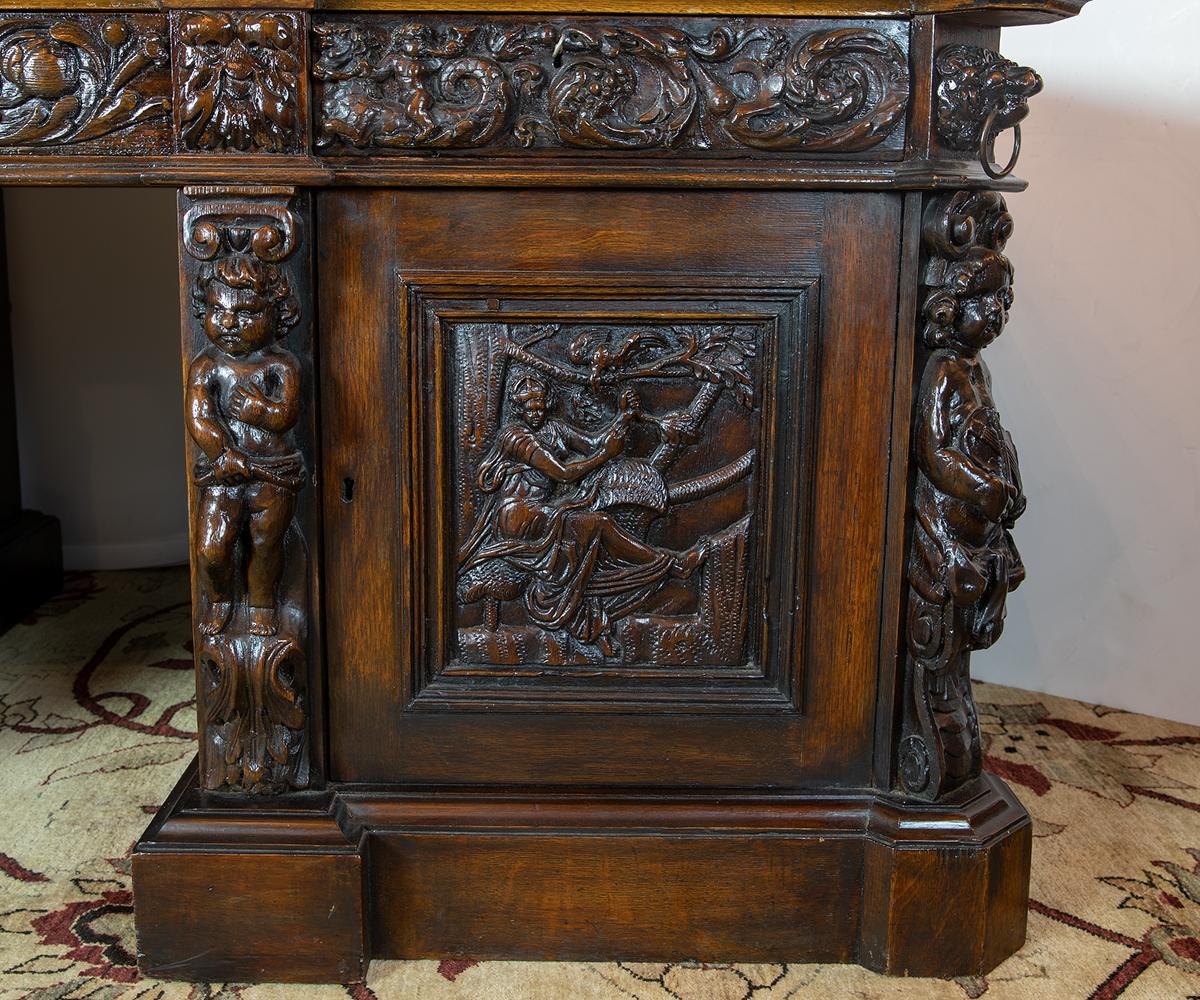 Scrivania da socio del 19° secolo in Oak francese intagliato a mano e con piano in cuoio in vendita 4