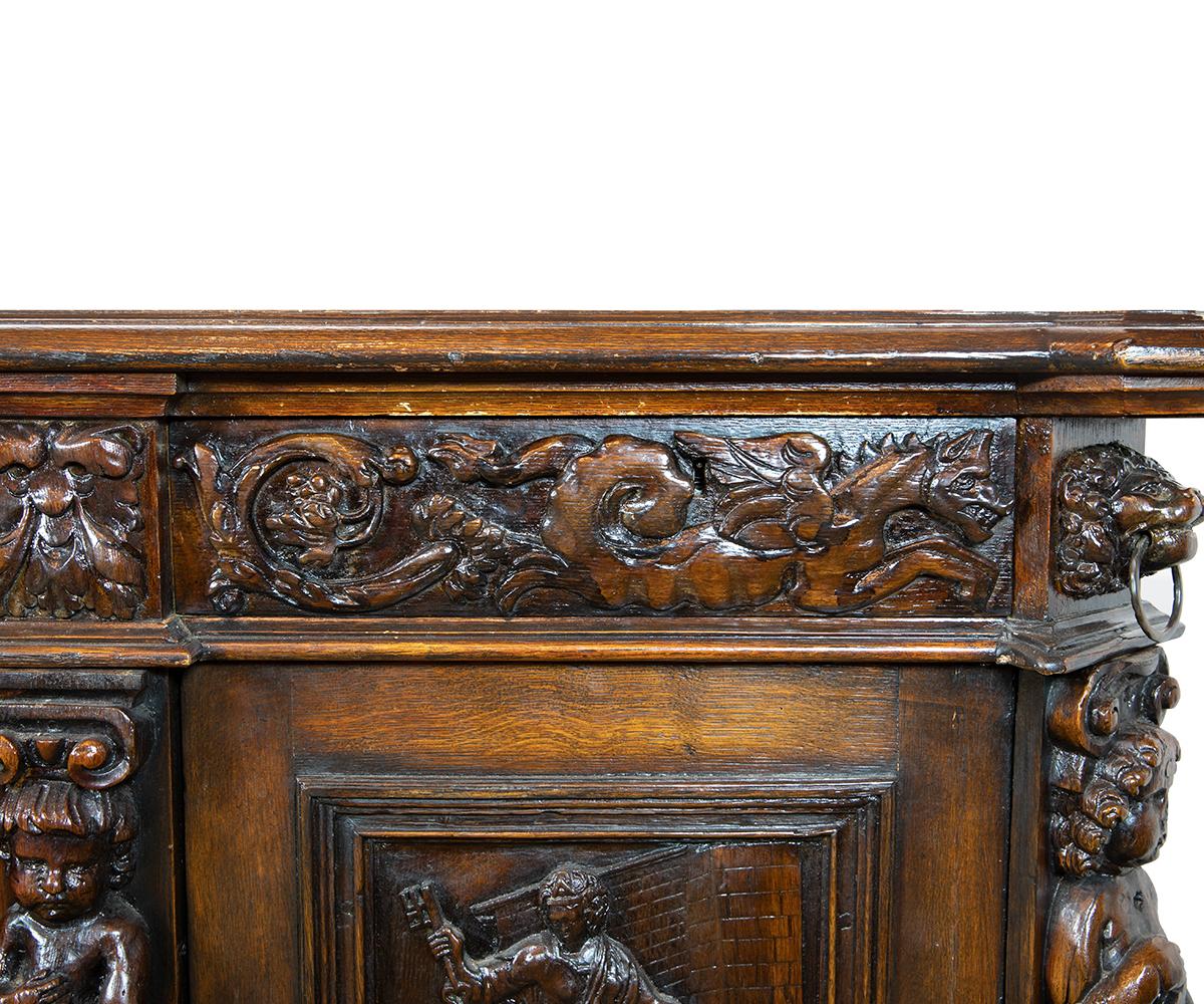 Scrivania da socio del 19° secolo in Oak francese intagliato a mano e con piano in cuoio in vendita 9