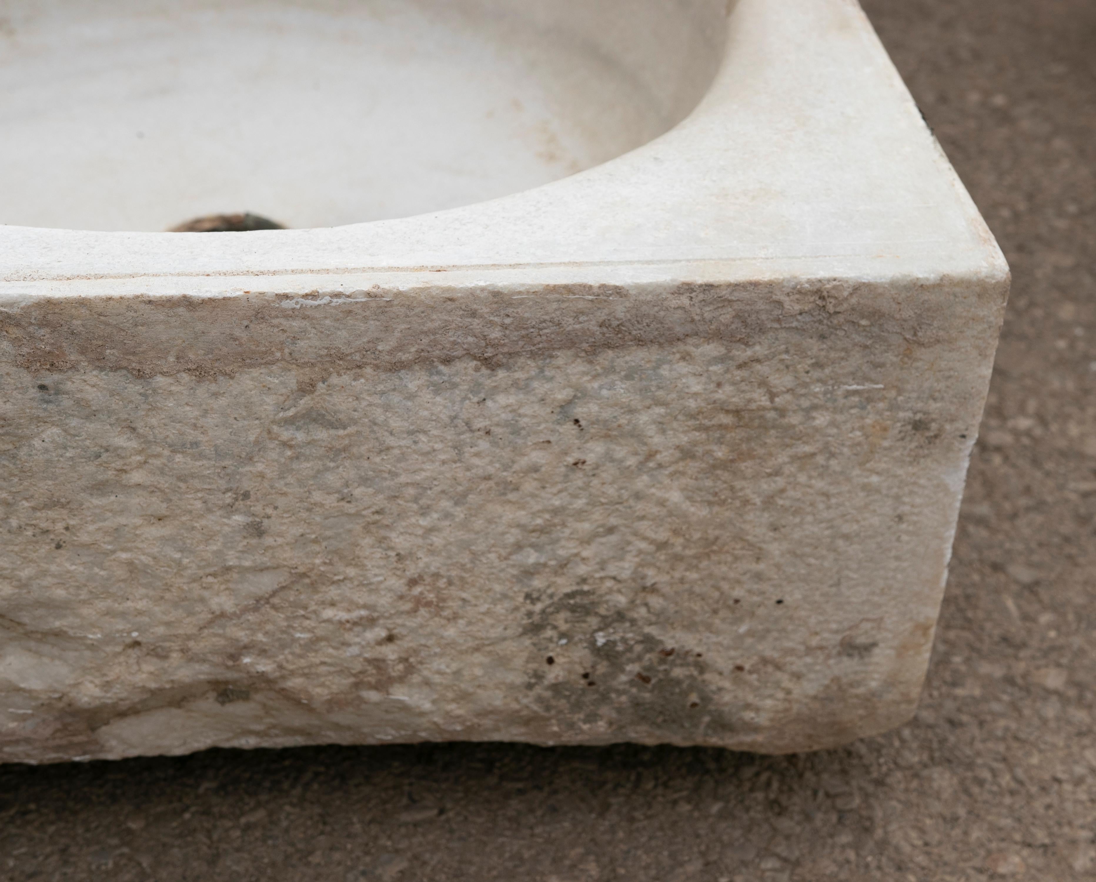 Antico lavello da cucina a doppio bacino in marmo bianco intagliato a mano del XIX secolo in vendita 8