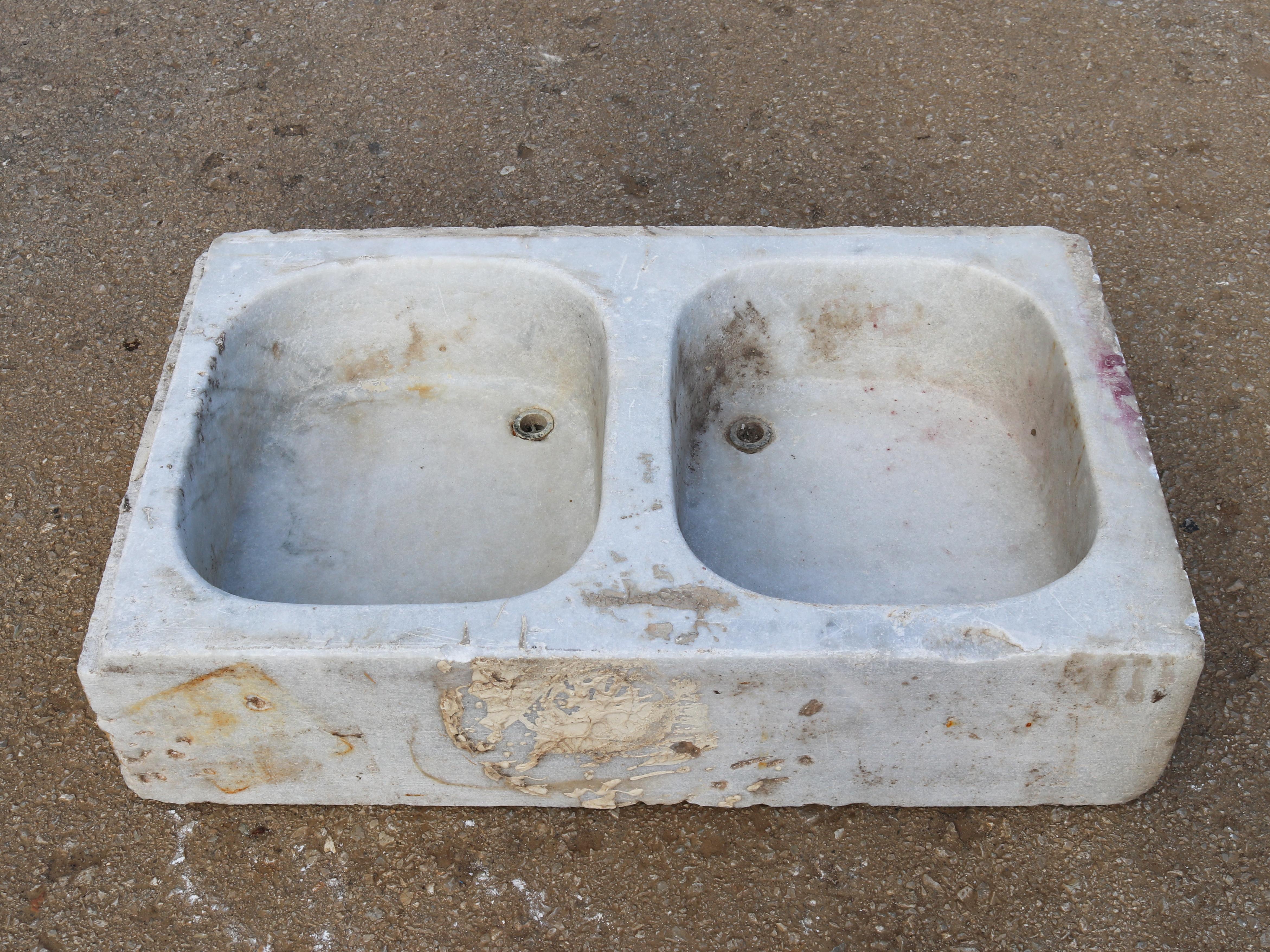 Lavello da cucina a doppia vasca in marmo bianco intagliato a mano del XIX secolo.