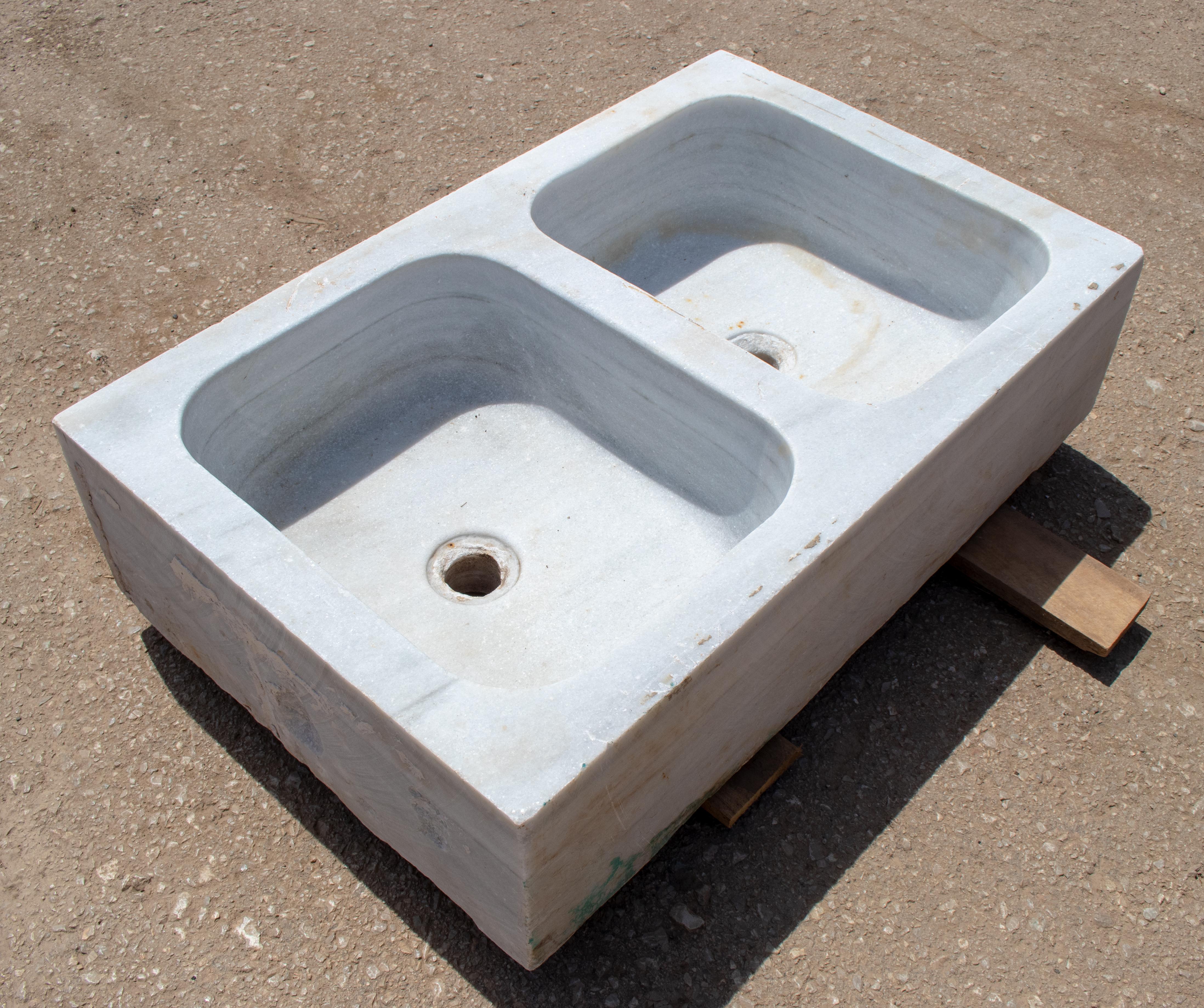 19th Century Antique Hand Carved White Marble Double Basin Kitchen Sink In Good Condition In Marbella, ES