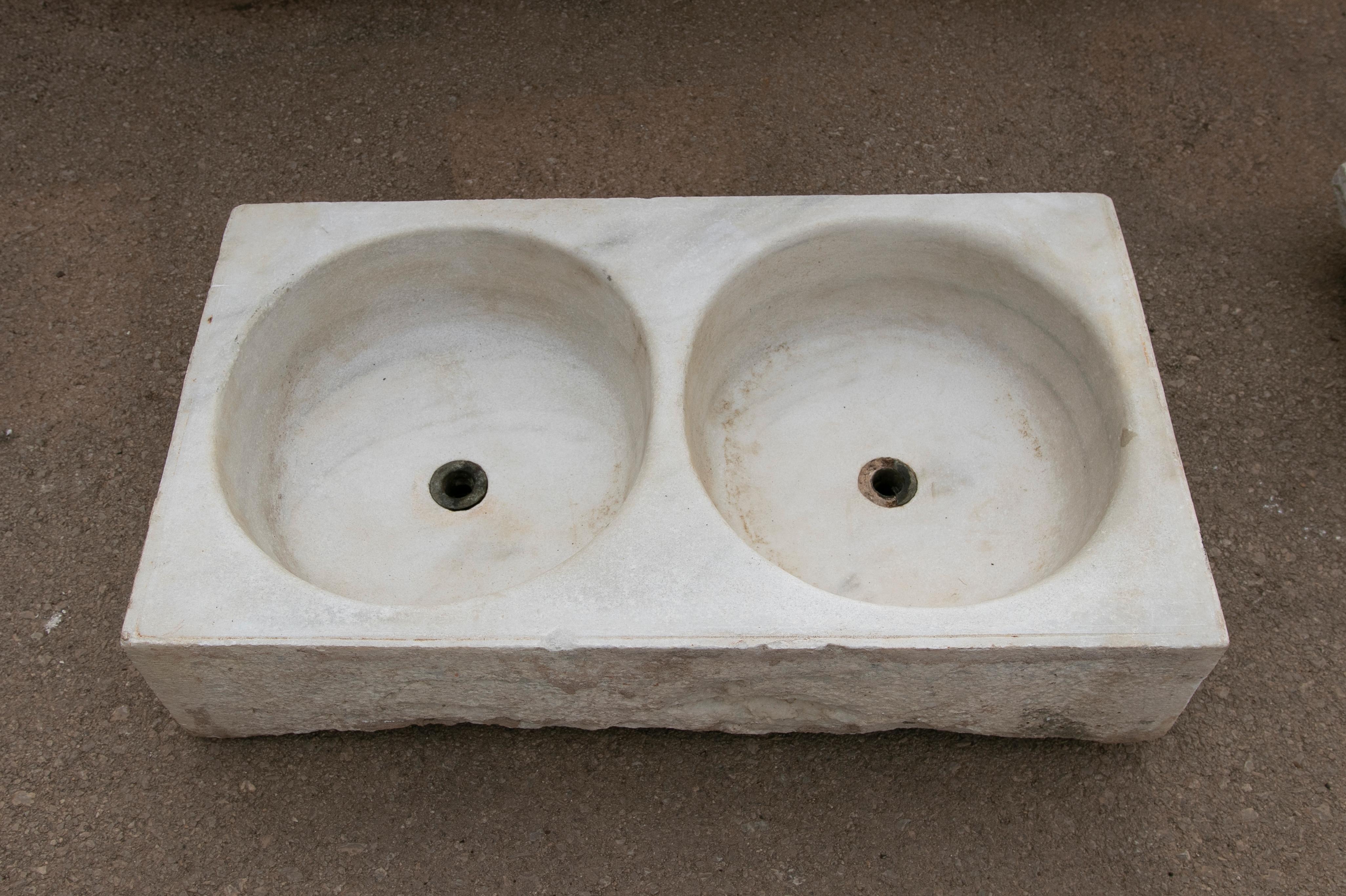 19th Century Antique Hand Carved White Marble Double Basin Kitchen Sink In Good Condition For Sale In Marbella, ES