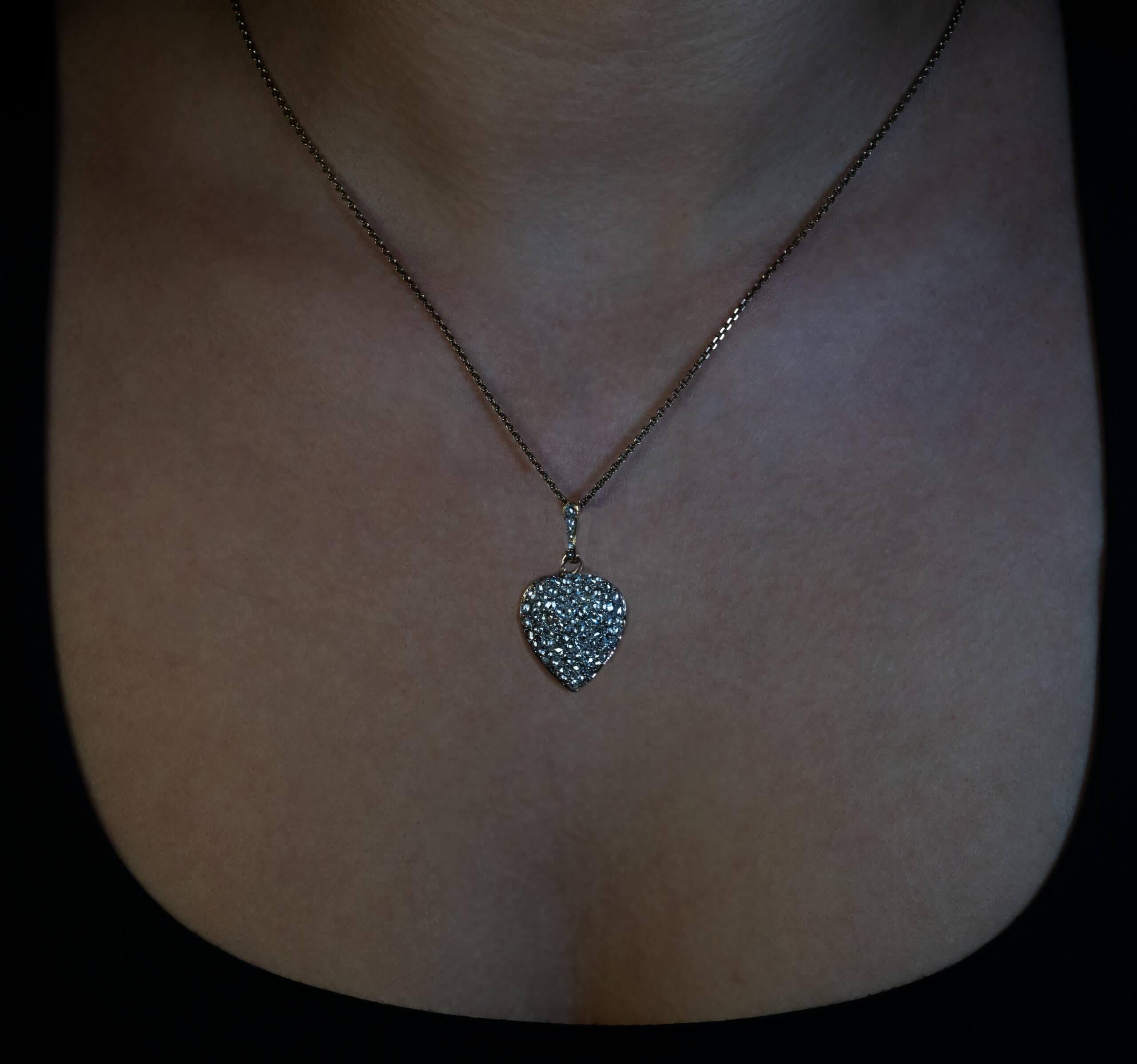 Colgante antiguo de diamantes en forma de corazón del siglo XIX en Excelente estado para la venta en Chicago, IL