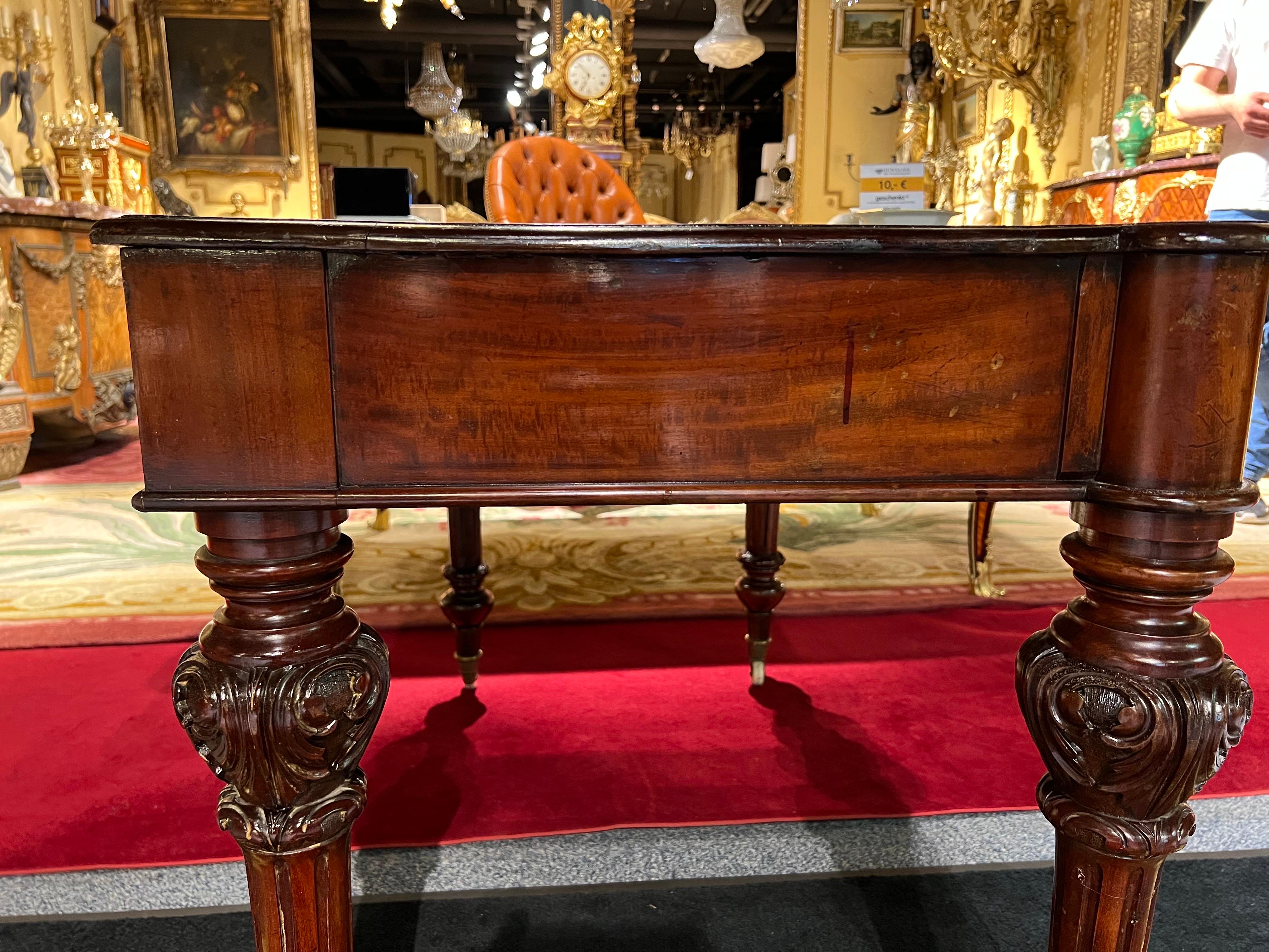 19th Century antique Historical Ladies Desk english Mahogany 1860-1880 For Sale 6