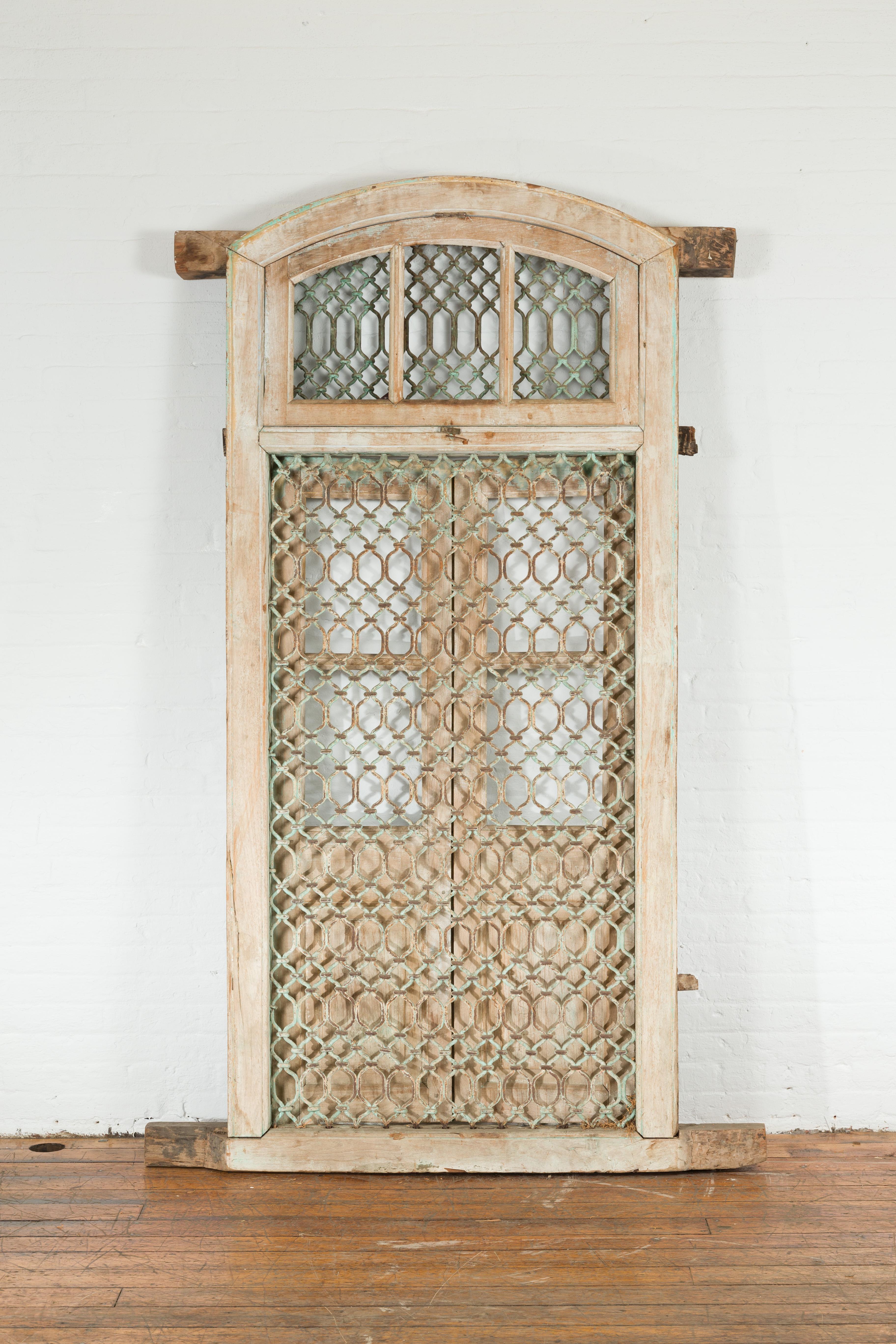 Antique Indian 1900s Grate Window with Green Paint and Distressed Patina For Sale 6