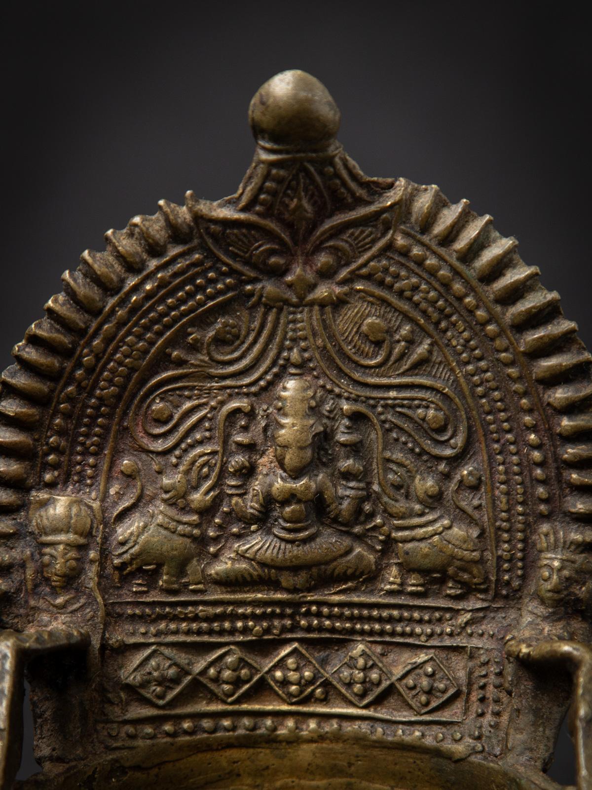 19. Jahrhundert Antike indische Öllampe aus Indien (Messing) im Angebot