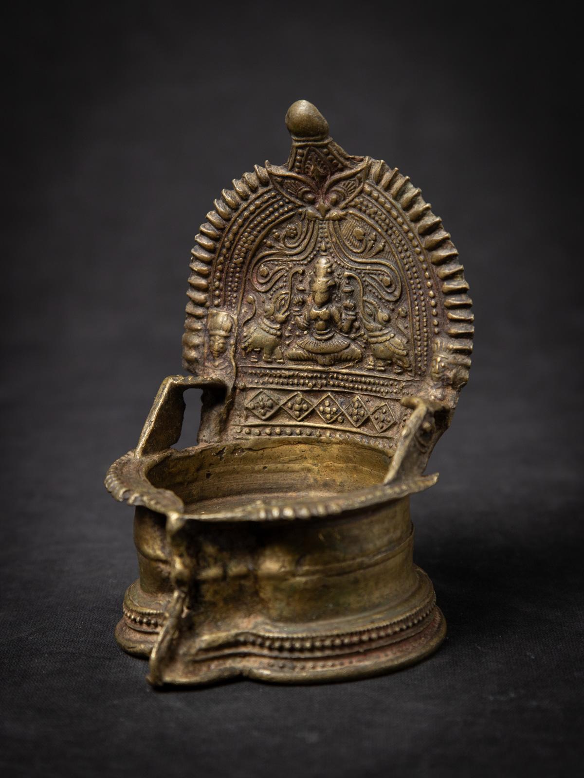 19. Jahrhundert Antike indische Öllampe aus Indien im Angebot 1