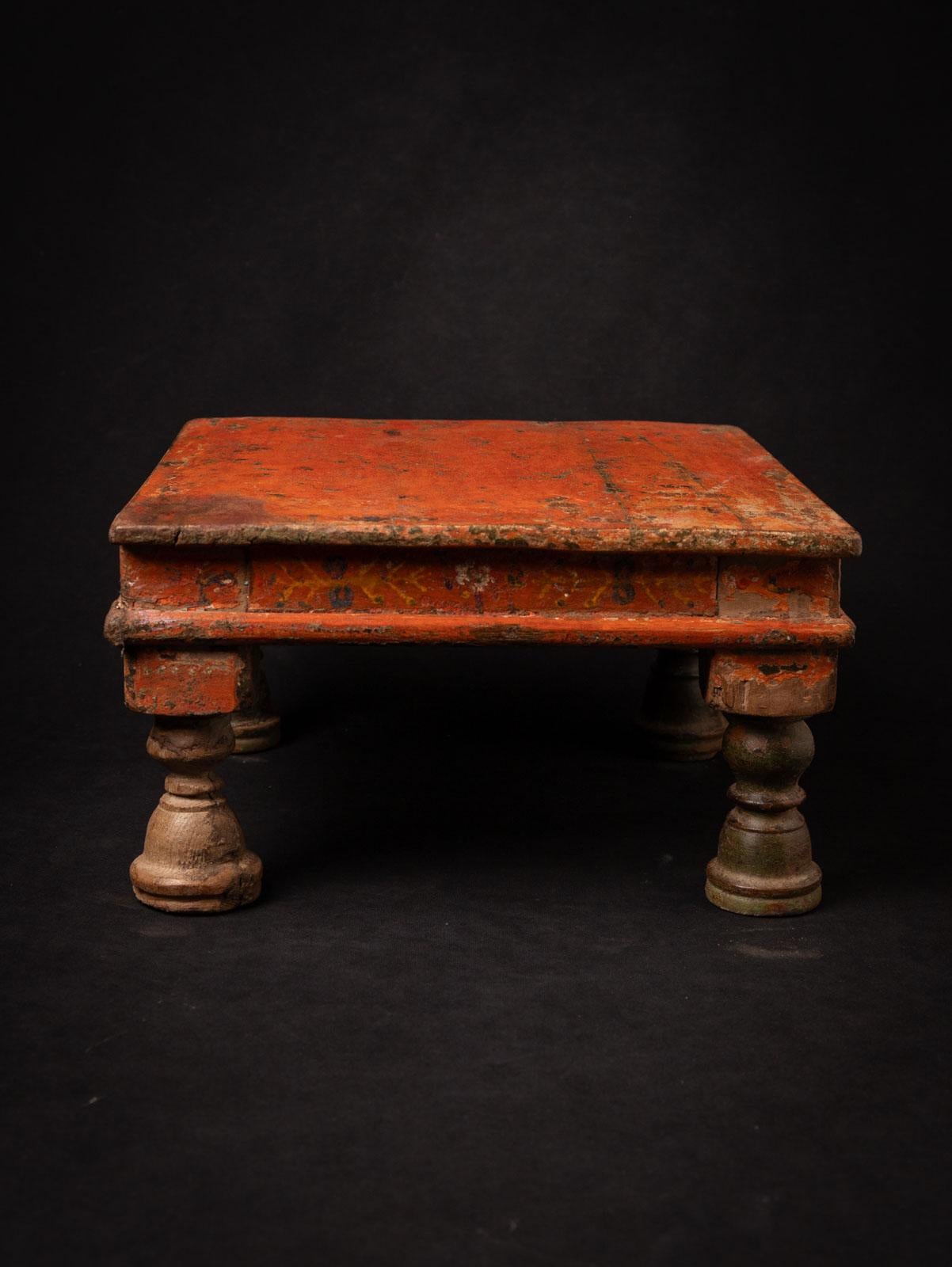 19th century Antique Indian wooden shrine / table from India In Good Condition In DEVENTER, NL