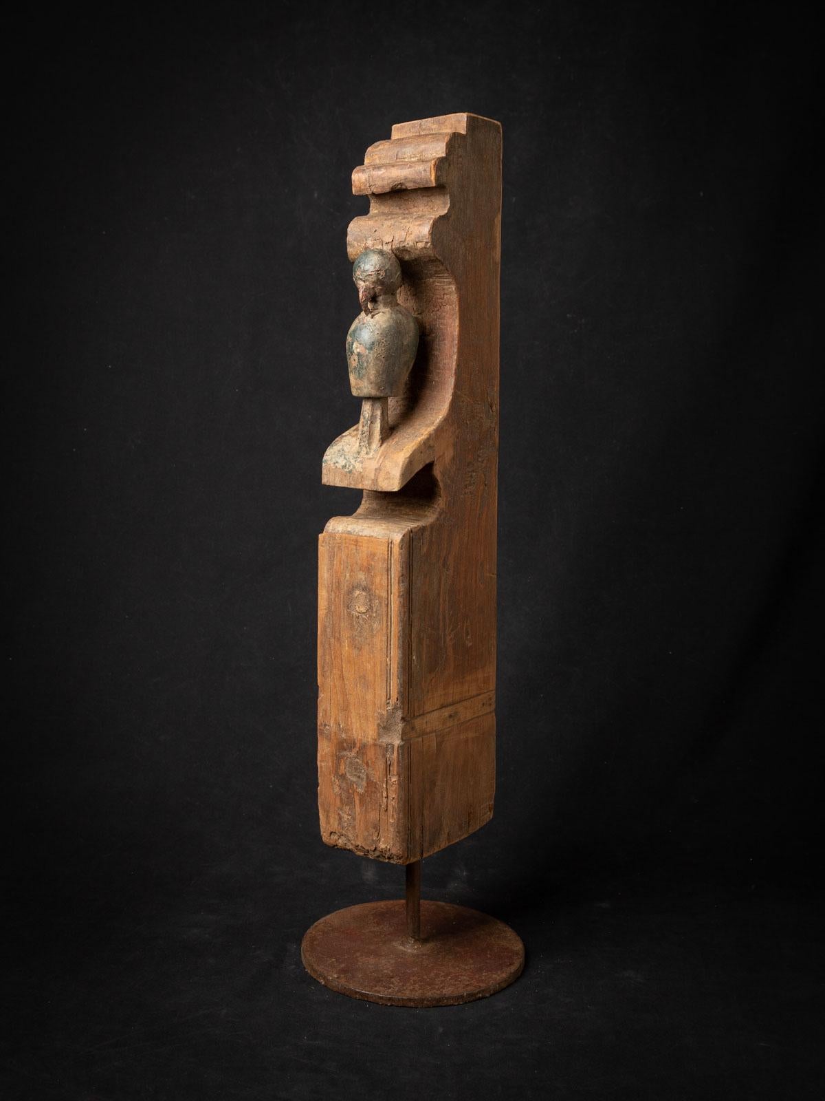 19th century Antique Indian wooden Temple fragment from India - OriginalBuddhas In Good Condition For Sale In DEVENTER, NL