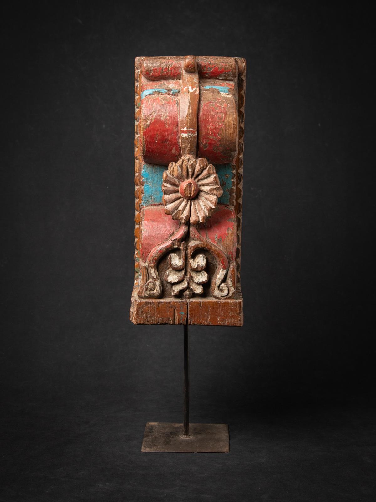 Discover the beauty of traditional Indian temple art with this antique Indian wooden temple panel, a stunning 19th-century artifact. Expertly carved from solid wood, this intricate panel stands 55.6 cm high, 15.8 cm wide, and 15.8 cm deep, weighing