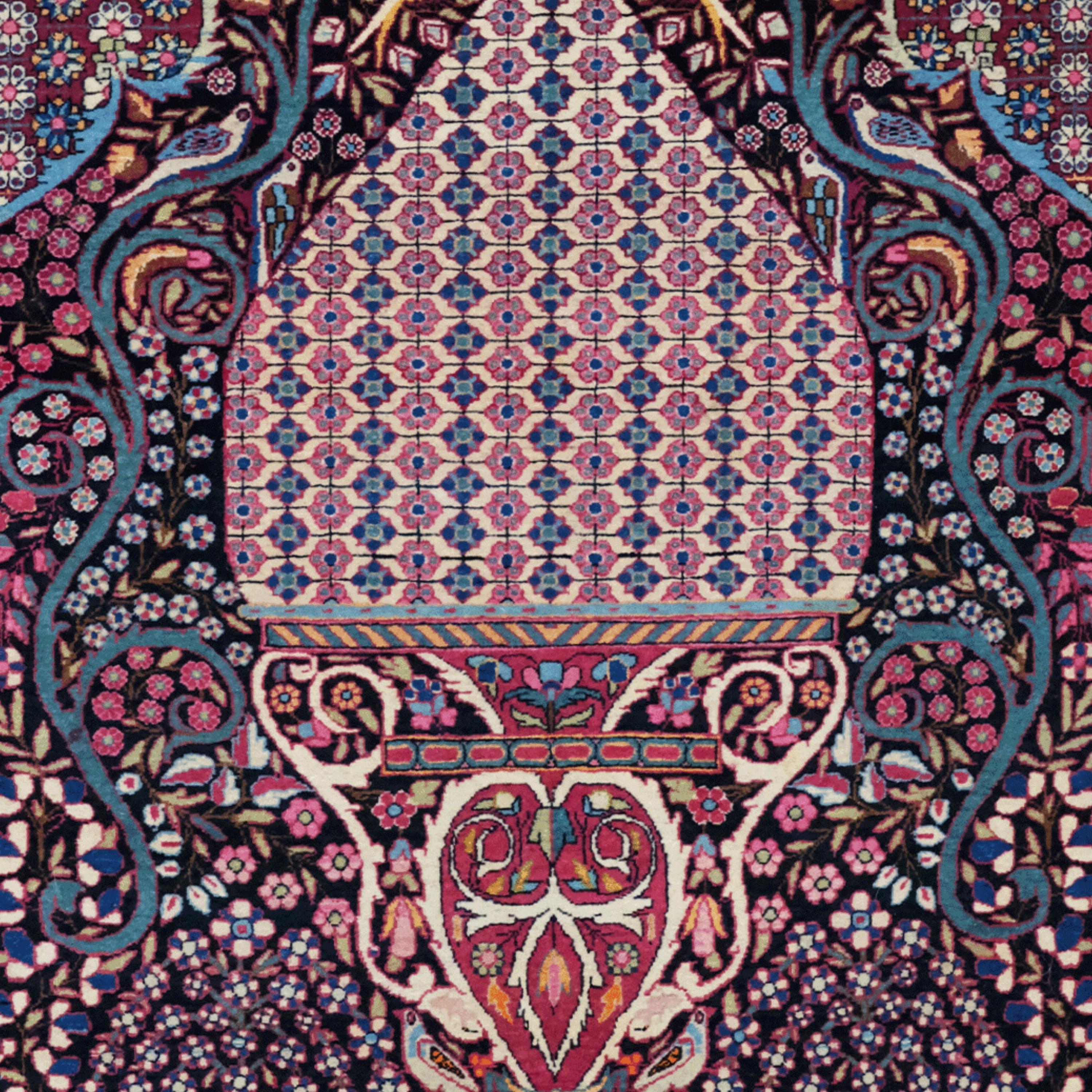 Persian 19th Century Antique Isfahan Rug - Antique rug, Wool Rug For Sale
