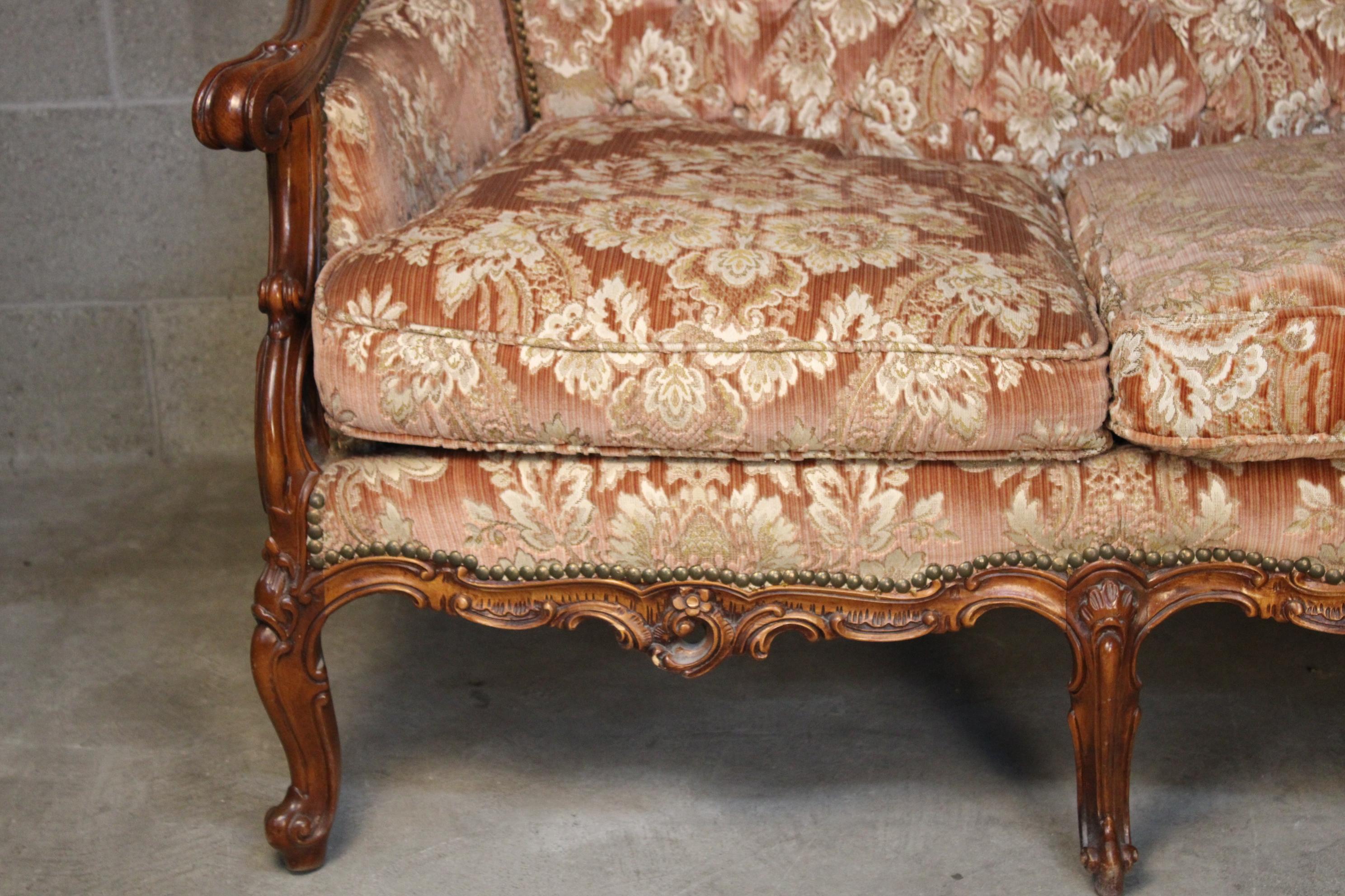 19th century antique Italian Baroque style walnut sofa ca 1890
Beautiful piece in pink color. generally in very good condition with slightly signs of agings.
if you buy more than 5 big items around 10-15 will be ship inside a 20 feet container and