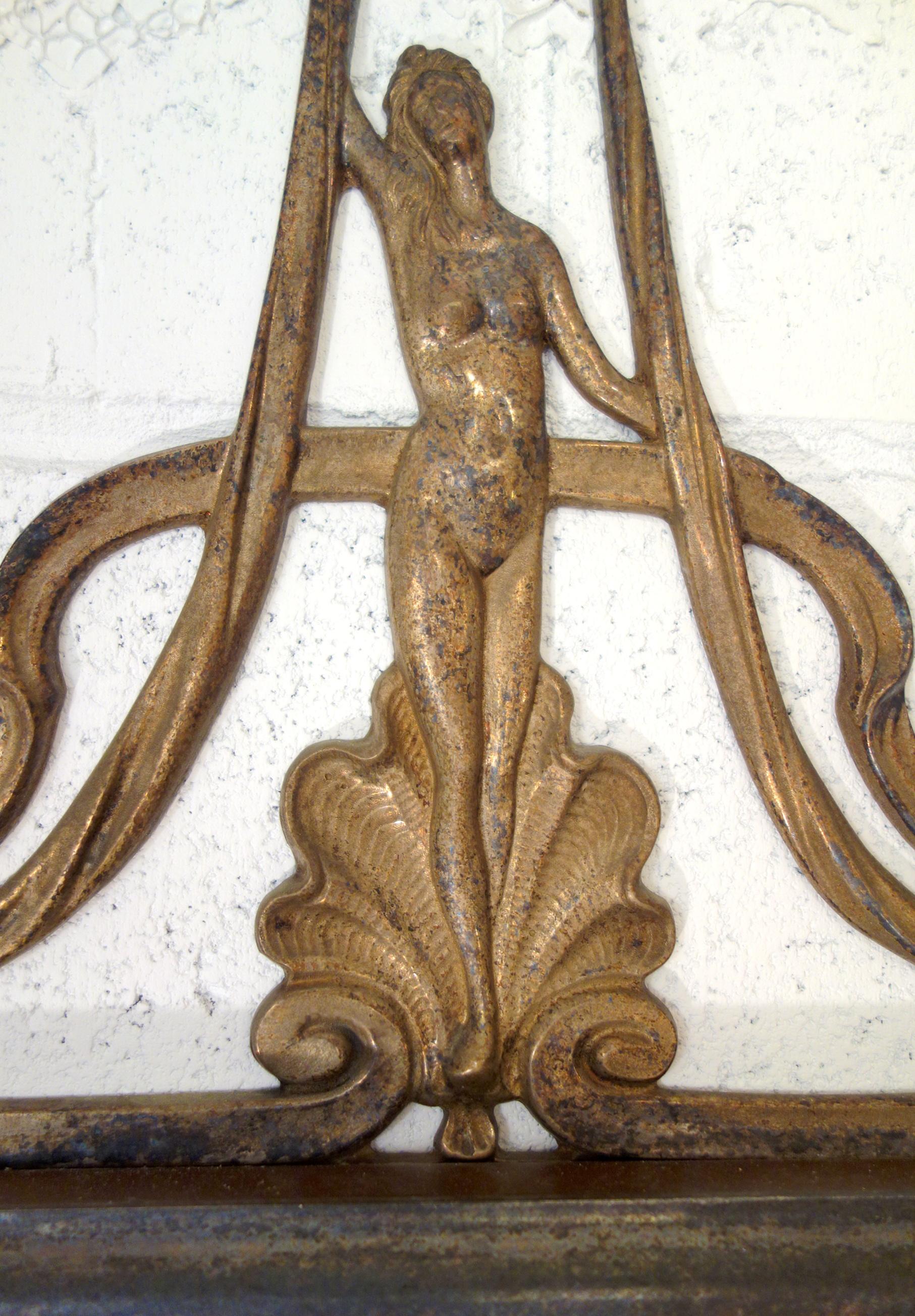 Specchio Liberty italiano del XIX secolo, in metallo e vetro, circa 1890 in vendita 1