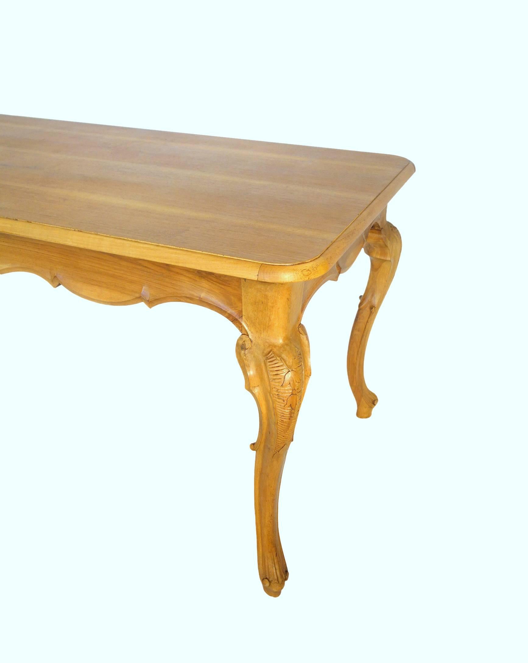 19th Century Antique Italian Louis XV Style Natural Walnut Dining Table Ca 1890 In Good Condition For Sale In Encinitas, CA