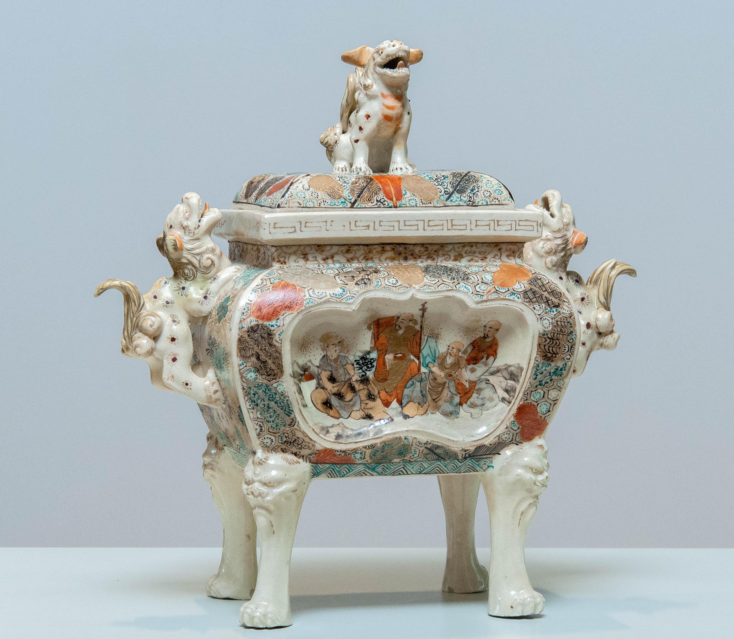 19ème siècle Antique Chinois Fu Foo Chiens Protégés Céramique Fang Ding. en vente 5