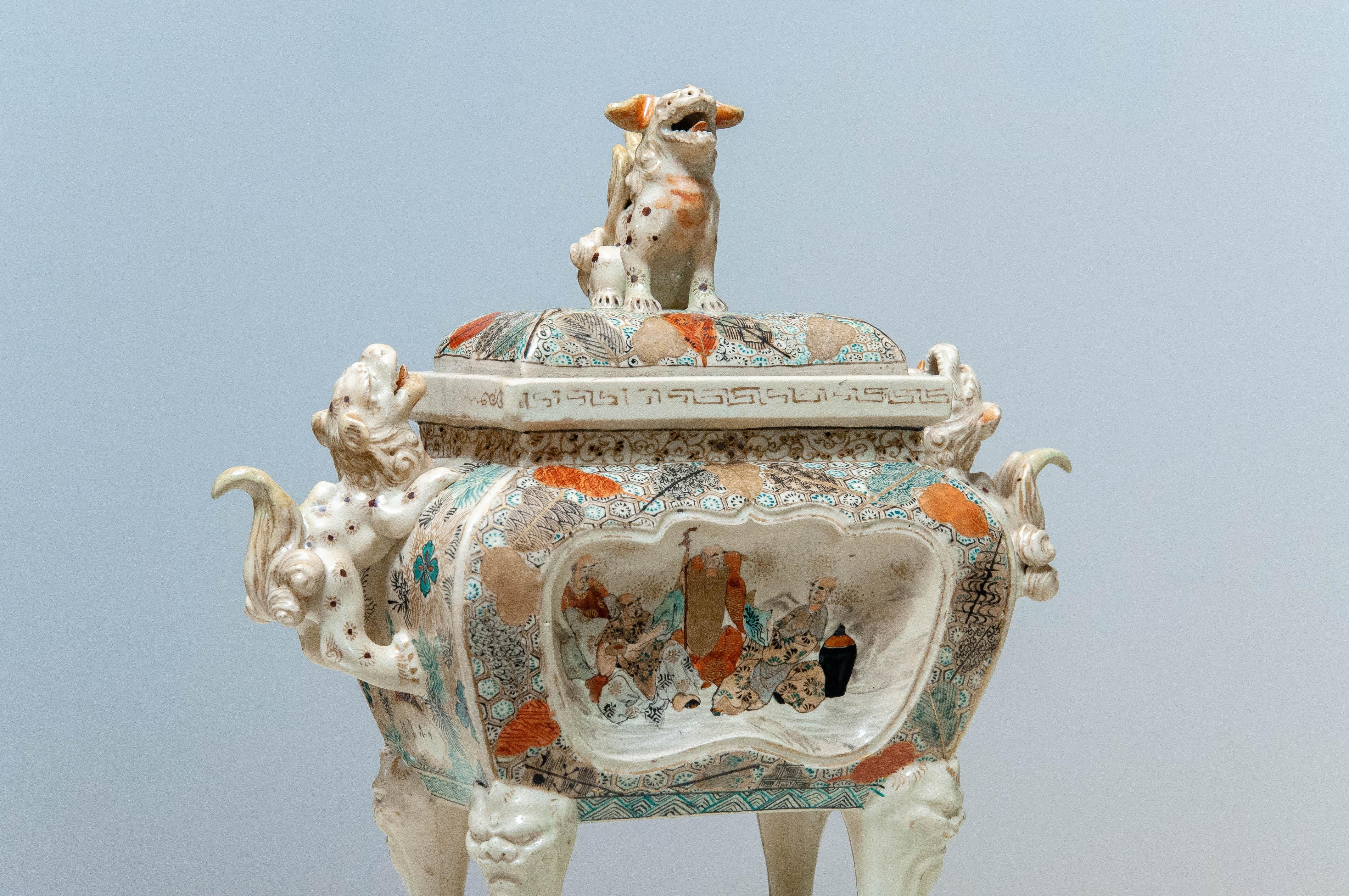 Ancien chien chinois de la dynastie Qing Dinasty en céramique protégé par Fang Ding Bon état - En vente à Silvolde, Gelderland