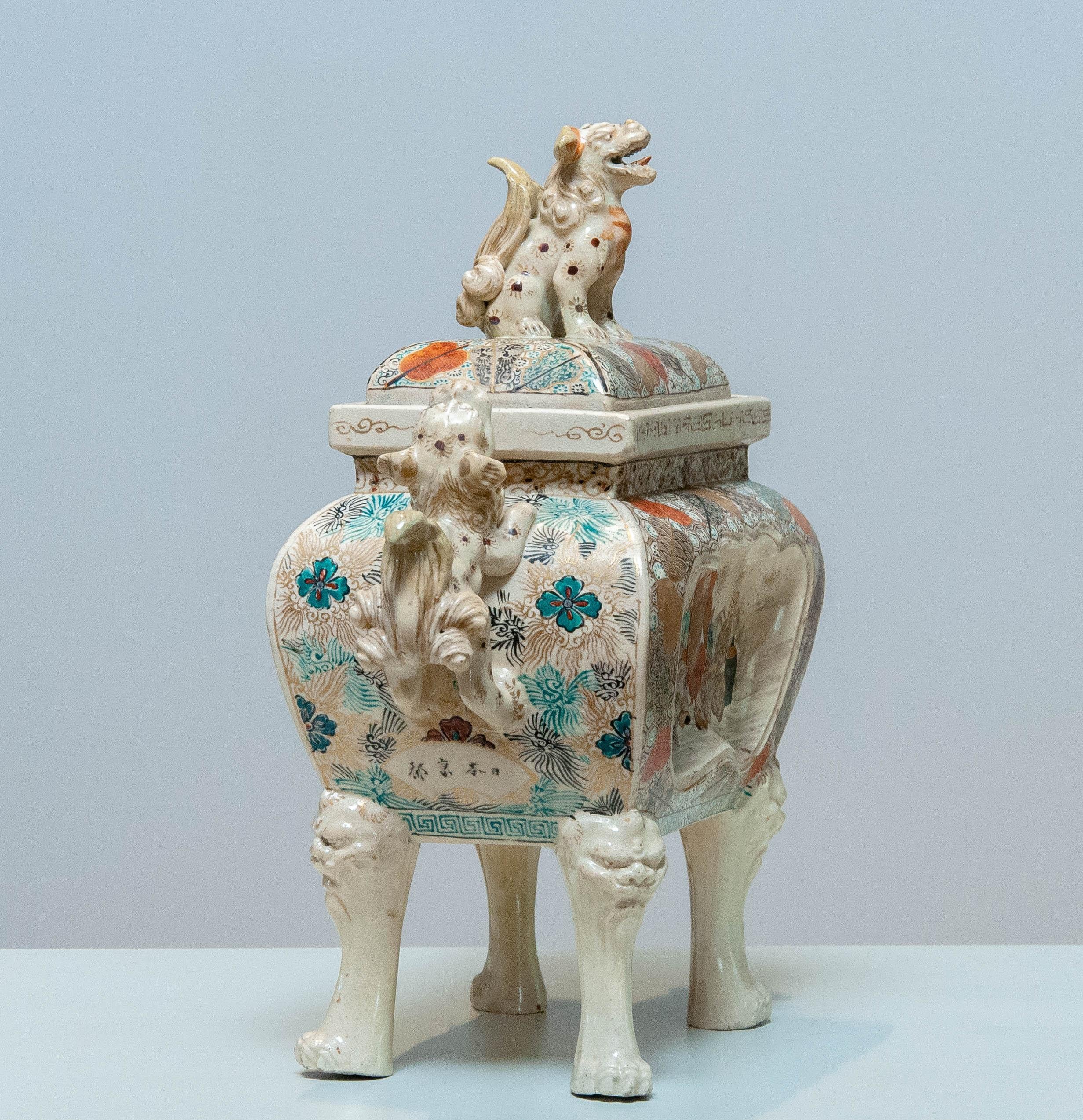 XIXe siècle Ancien chien chinois de la dynastie Qing Dinasty en céramique protégé par Fang Ding en vente