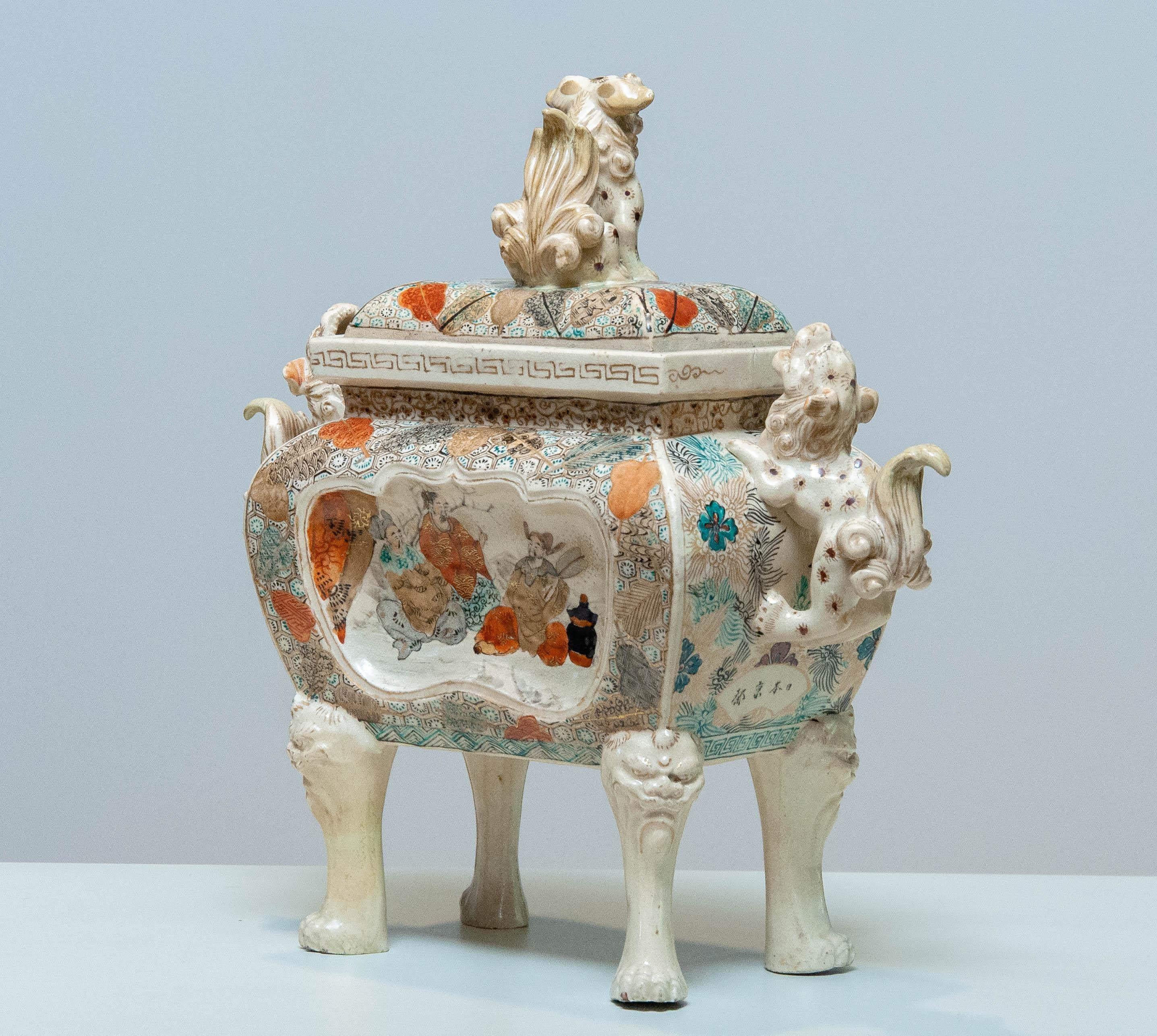 Céramique Ancien chien chinois de la dynastie Qing Dinasty en céramique protégé par Fang Ding en vente