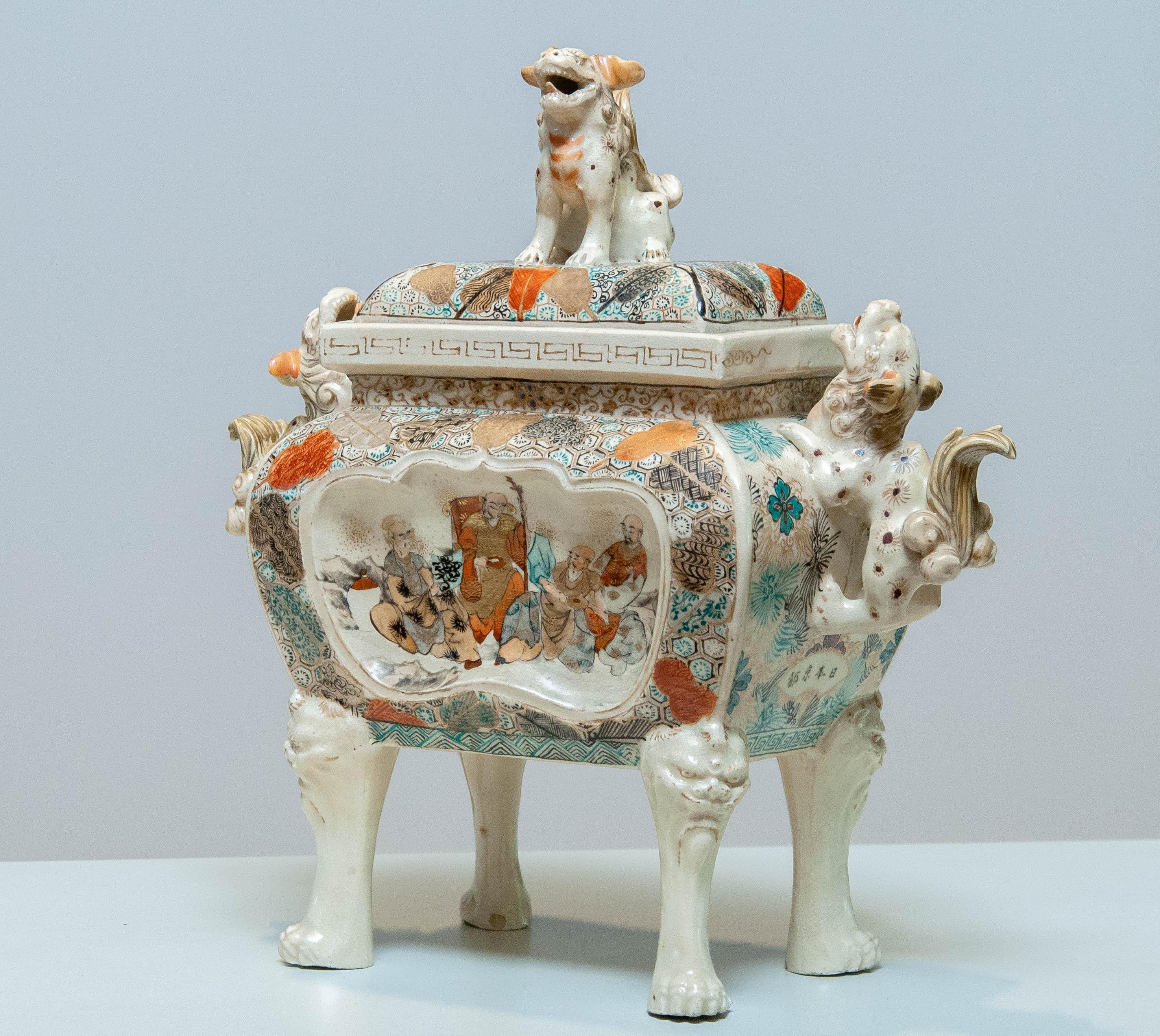 19ème siècle Antique Chinois Fu Foo Chiens Protégés Céramique Fang Ding. en vente 3