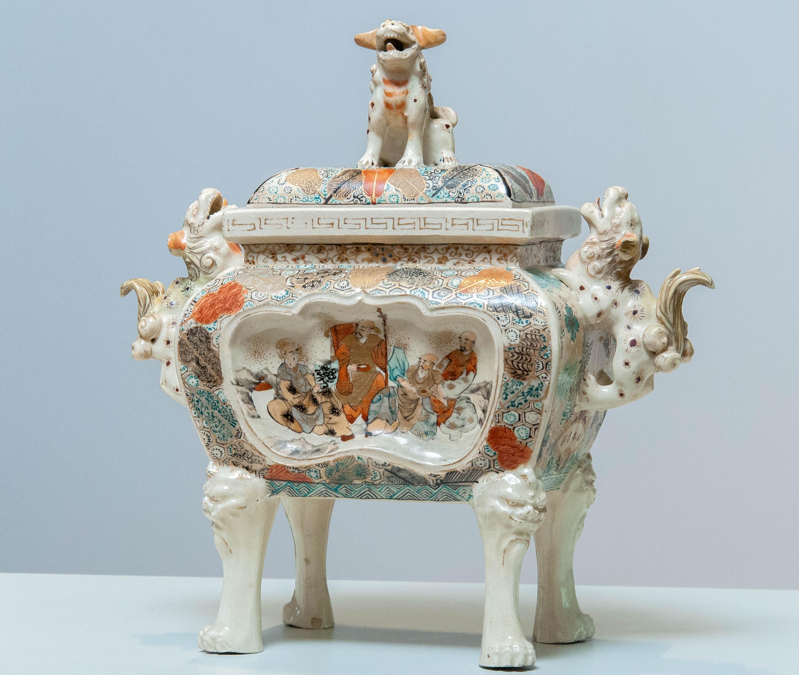 19ème siècle Antique Chinois Fu Foo Chiens Protégés Céramique Fang Ding. en vente 4