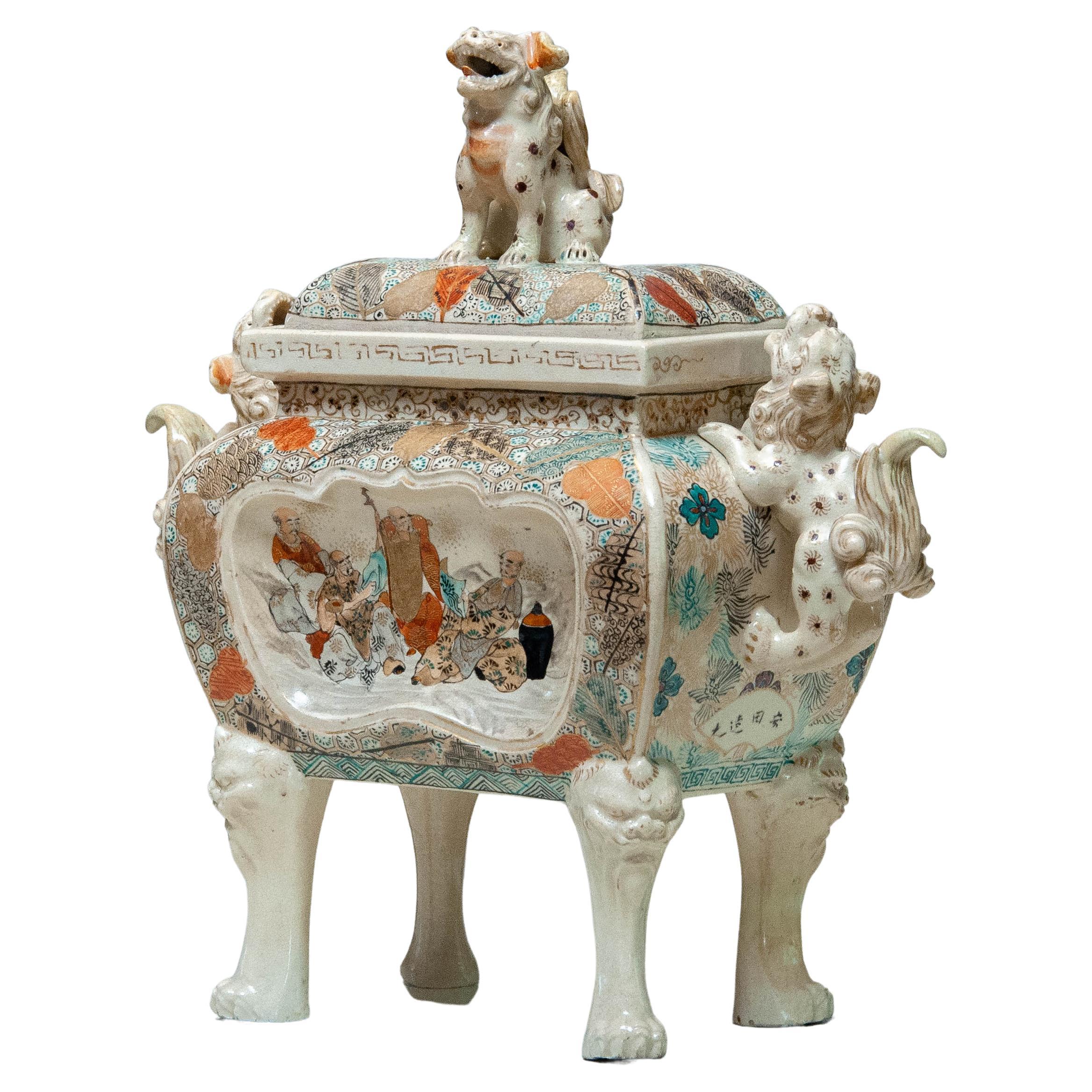 Ancien chien chinois de la dynastie Qing Dinasty en céramique protégé par Fang Ding en vente