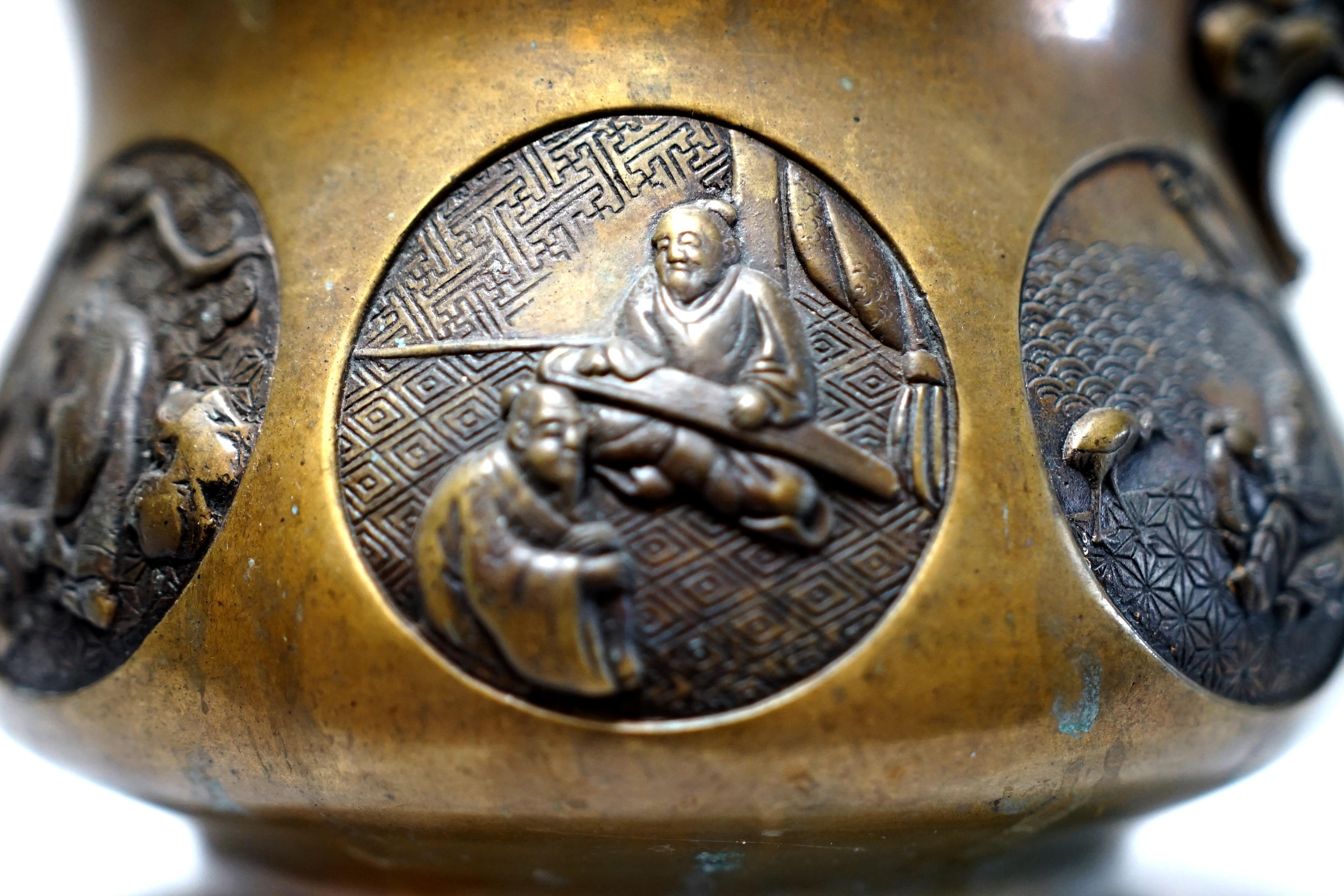 Sculpté Encensoir japonais ancien du 19ème siècle en bronze de la période Meiji en vente